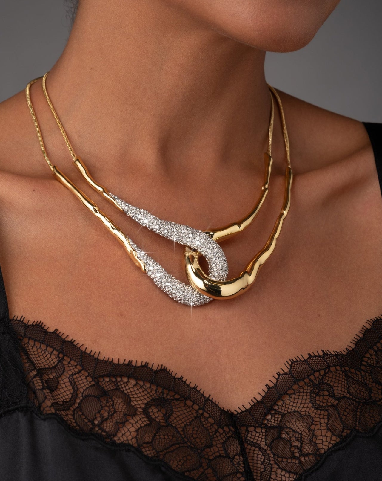 Solanales Gold Crystal Interlock Necklace - Photo 2