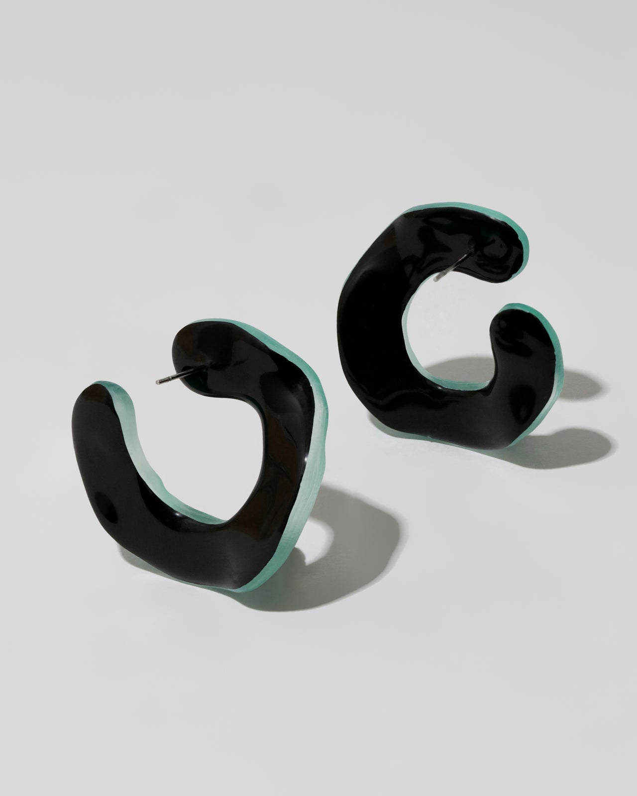 Lucite Large Front Facing Hoop Earring - Metallic Emerald - Photo 2