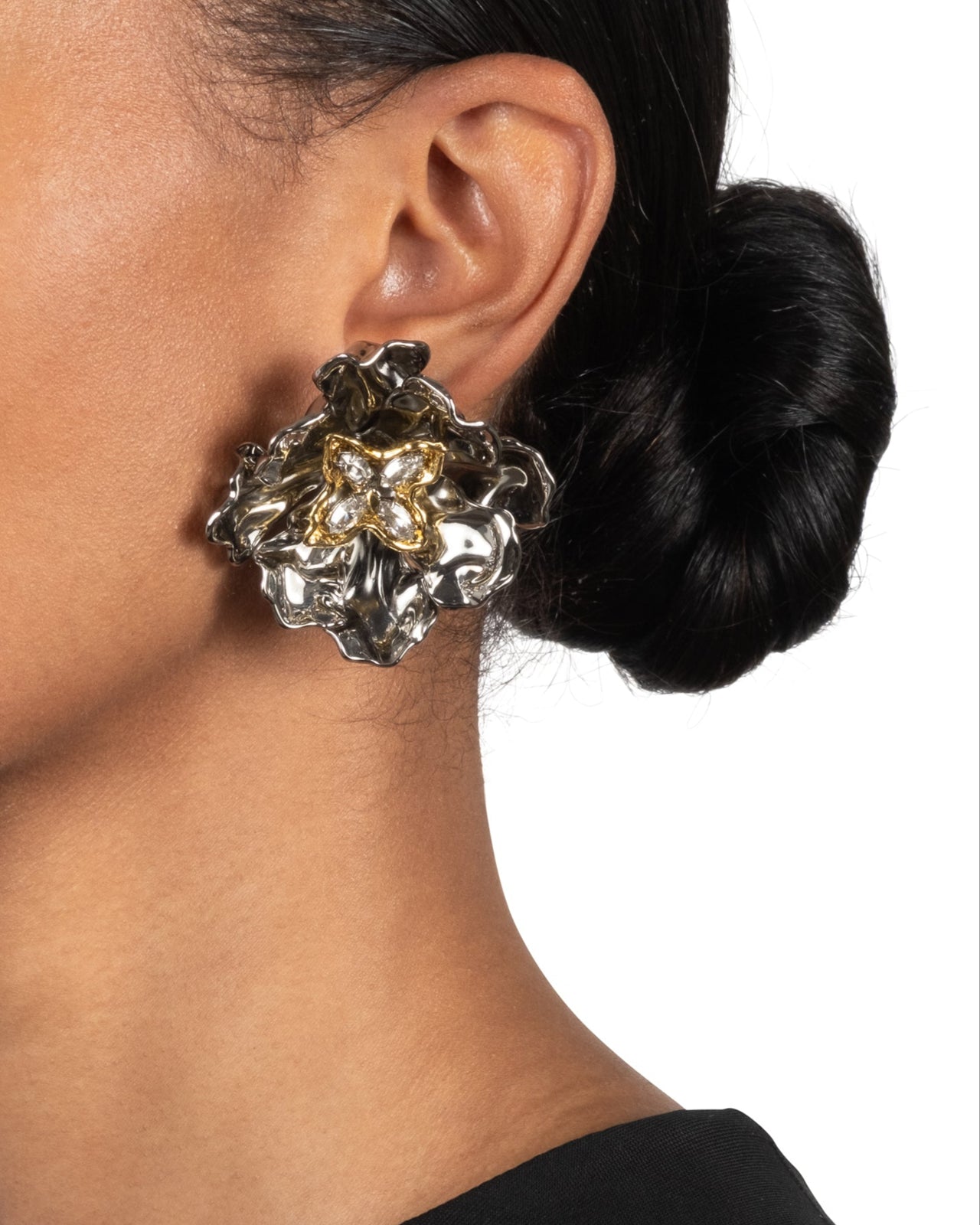 Jardin Noir Rose Clip Earring - Photo 2