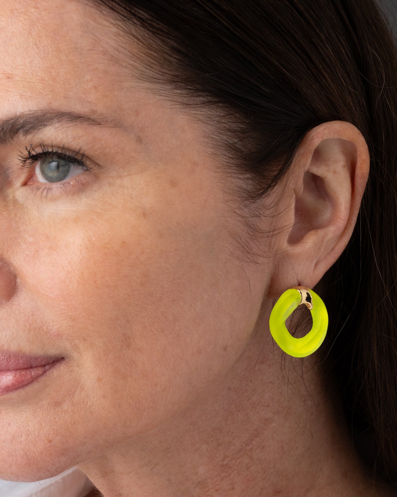 Lucite Molten Curb Link Post Earring- Neon Yellow - Photo 2