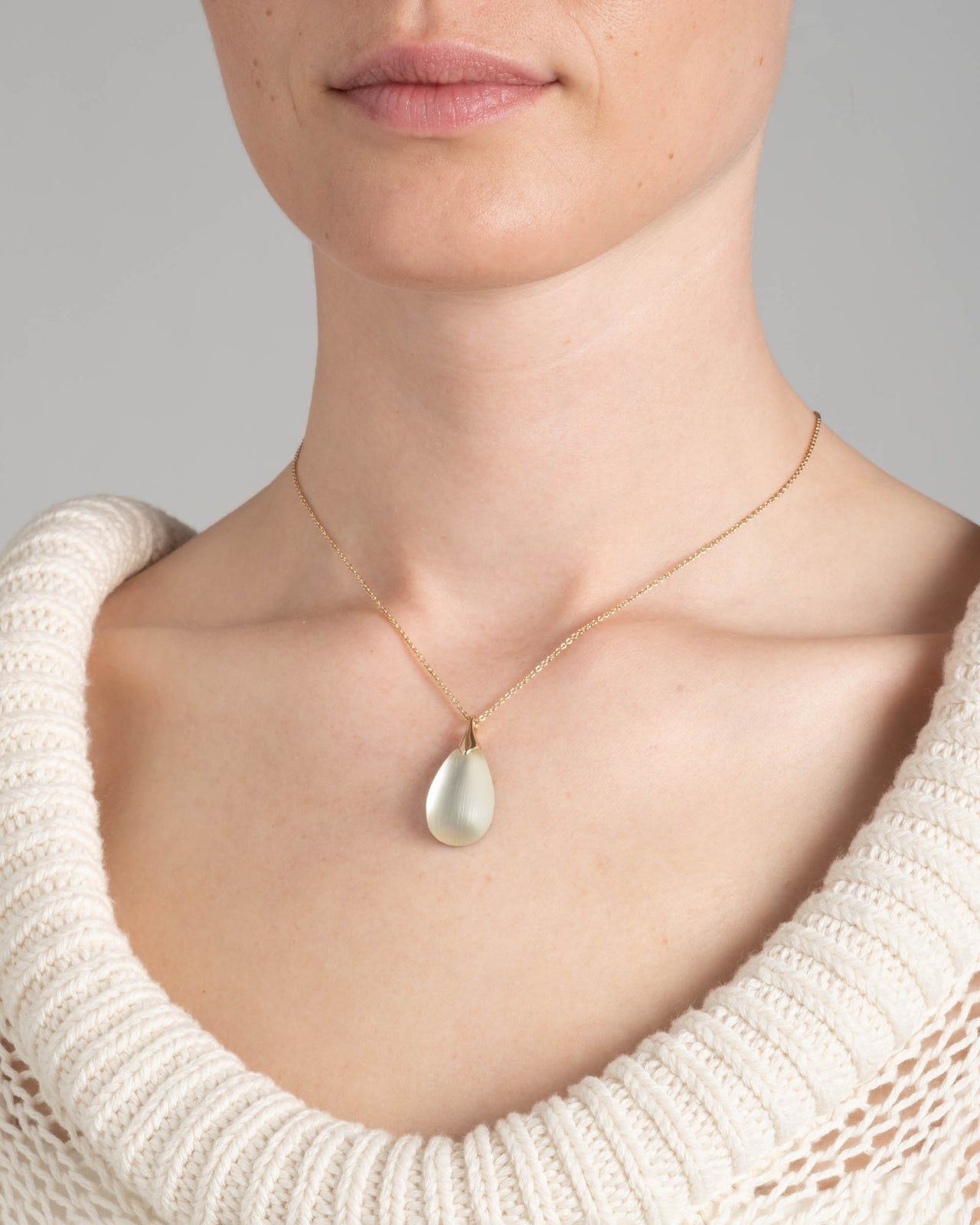 Lucite Teardrop Pendant Necklace- Cream - Photo 2