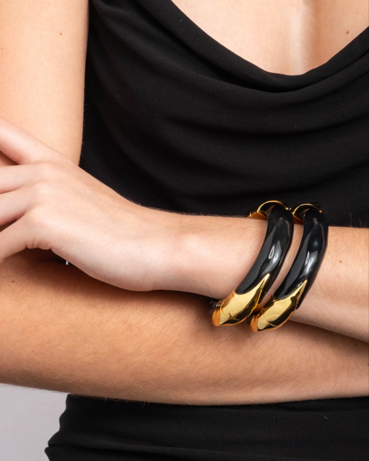 Lucite Claw Hinge Bracelet- Onyx - Photo 2