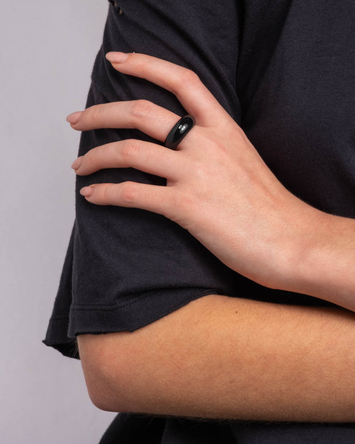 Lucite Tapered Ring- Onyx - Photo 2