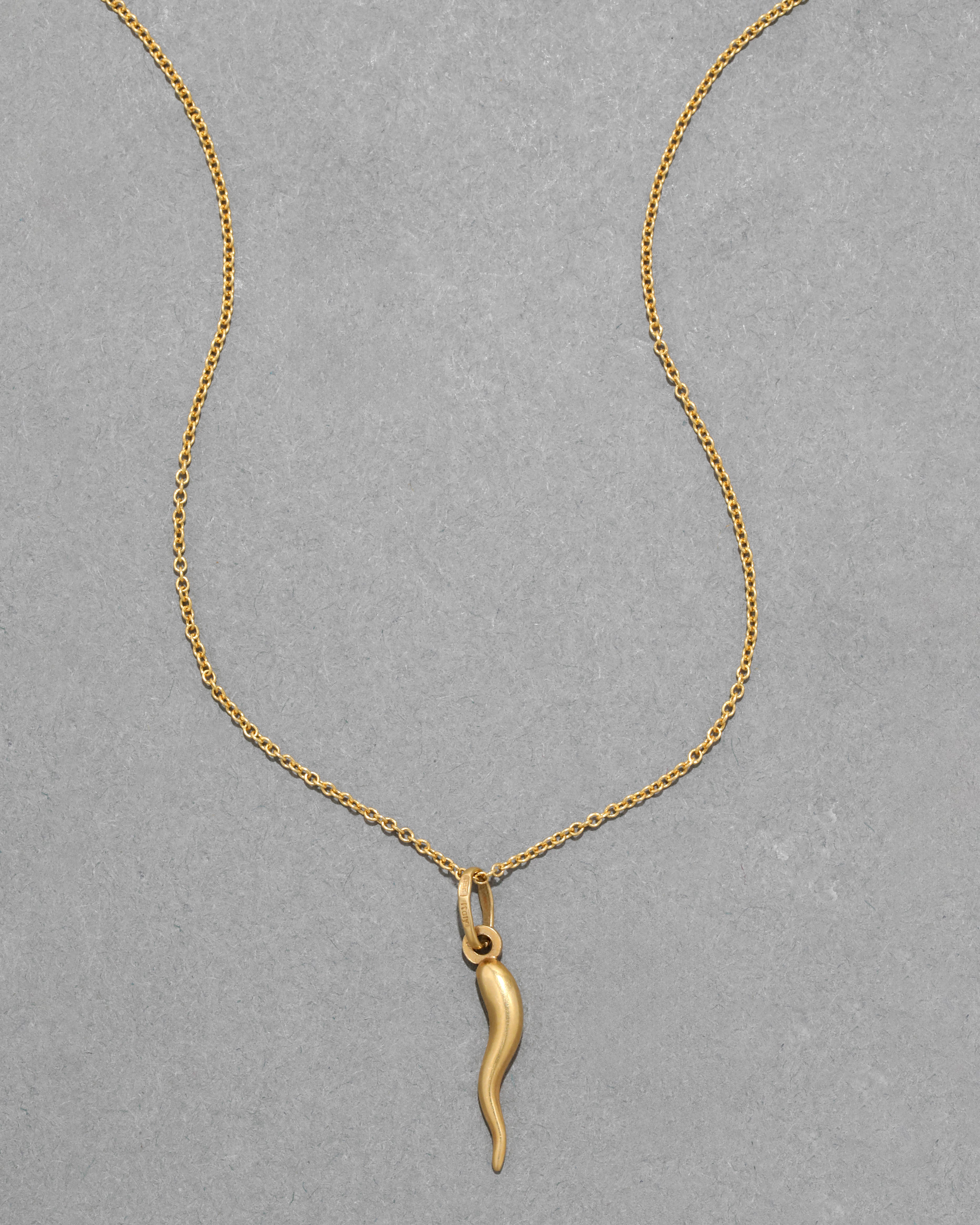 Vintage 1980s 18k Gold Italian Small Horn Pendant Necklace