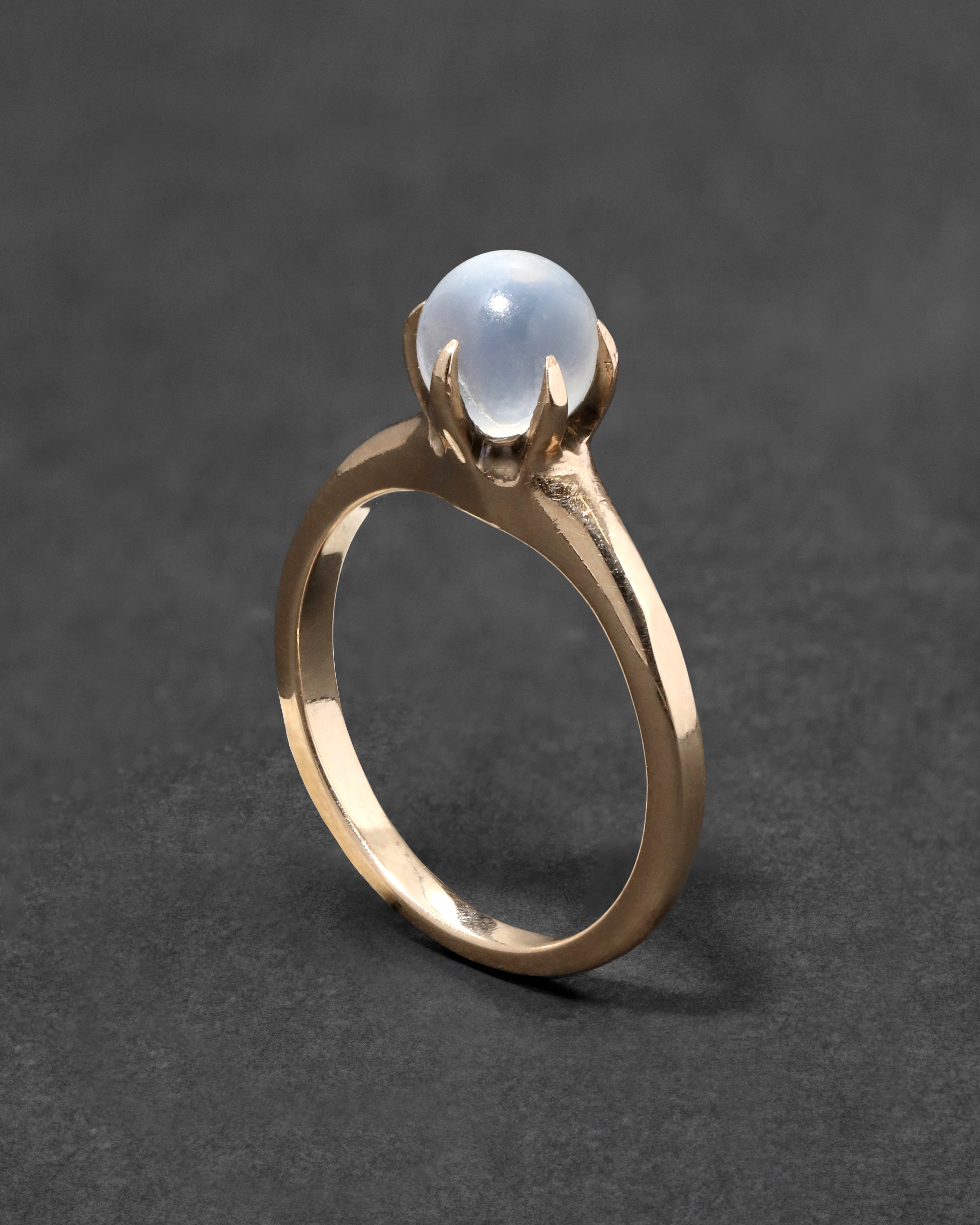 Antique Victorian 10k Gold with Claw Set Moonstone Ring