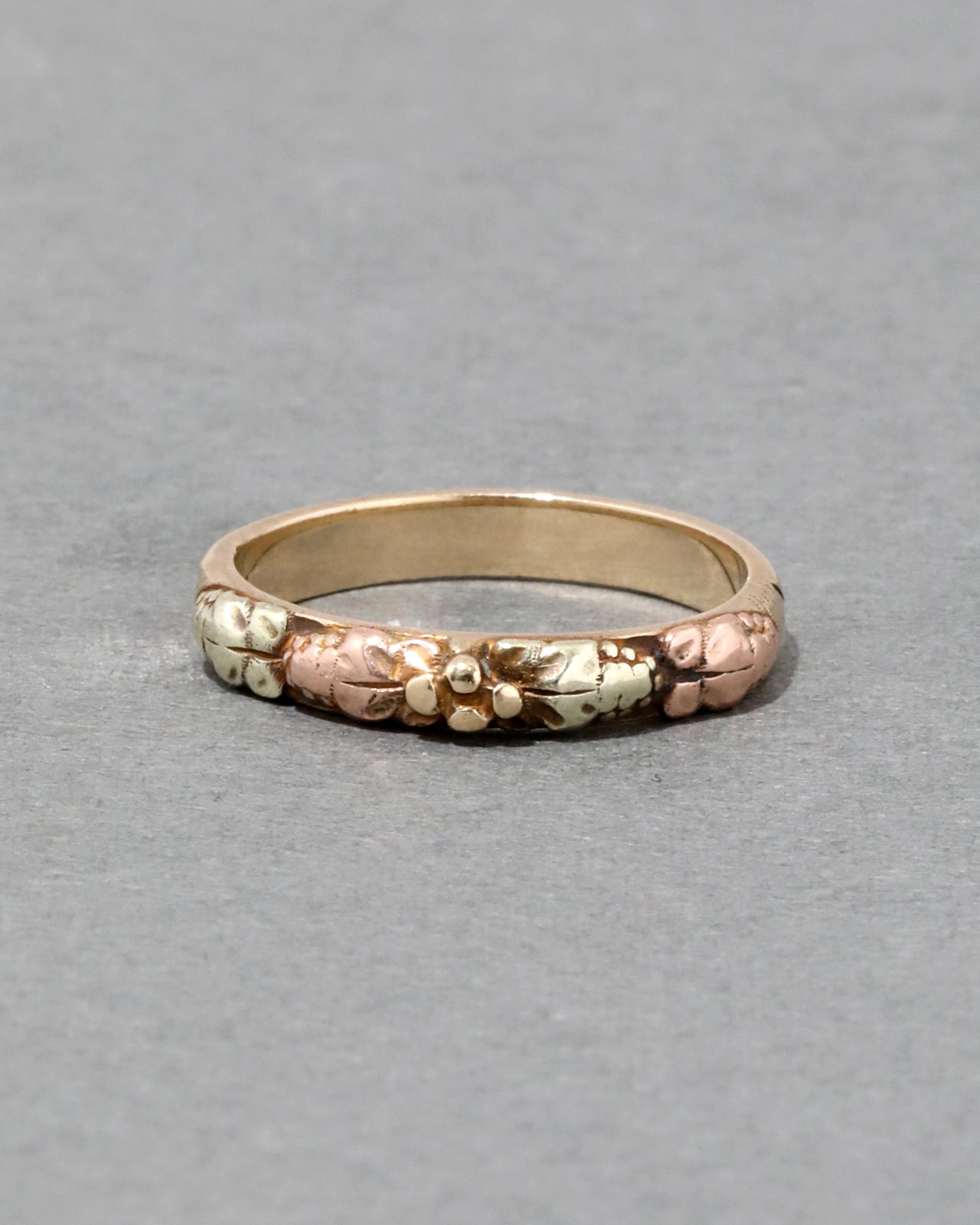 Antique 1920s 10k Gold Floral Band Ring - Photo 2