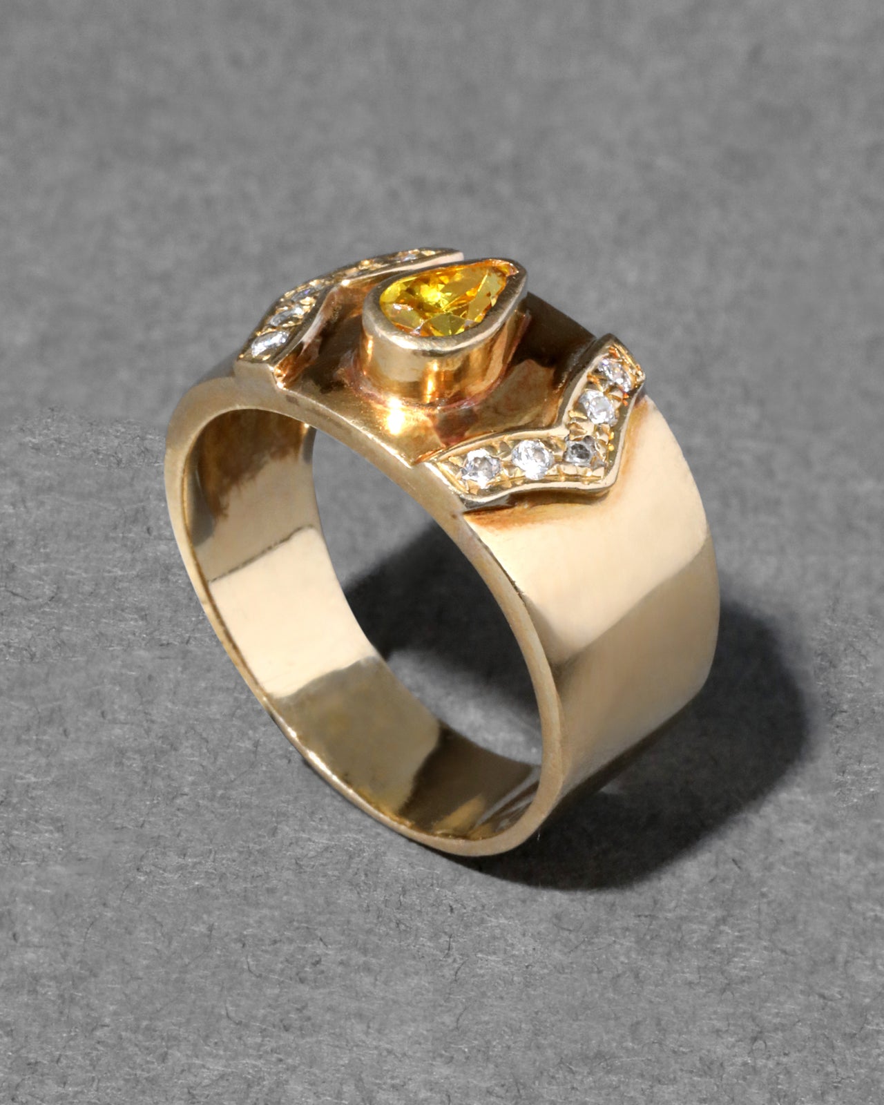 Vintage 1980s 18k Gold & Yellow Topaz & Diamond Cigar Band Ring - Photo 2