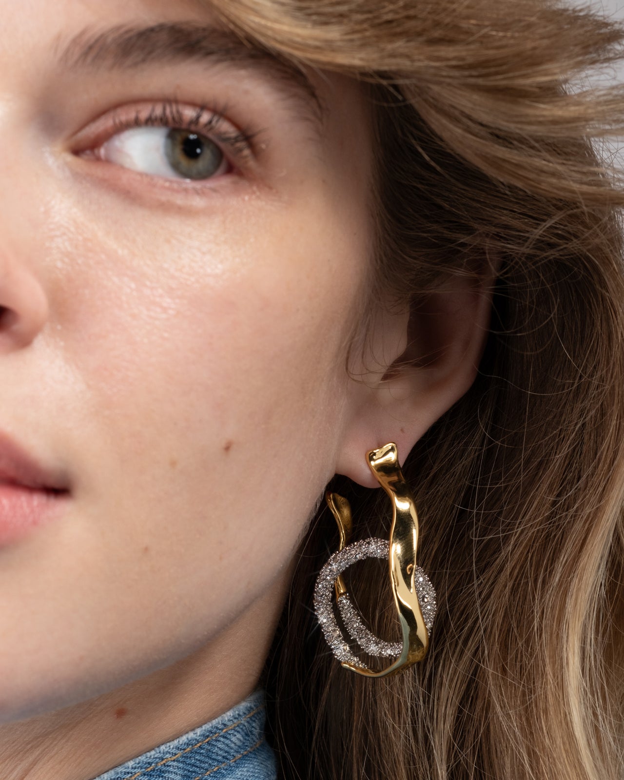 Solanales Orbiting Hoop Earring - Photo 2