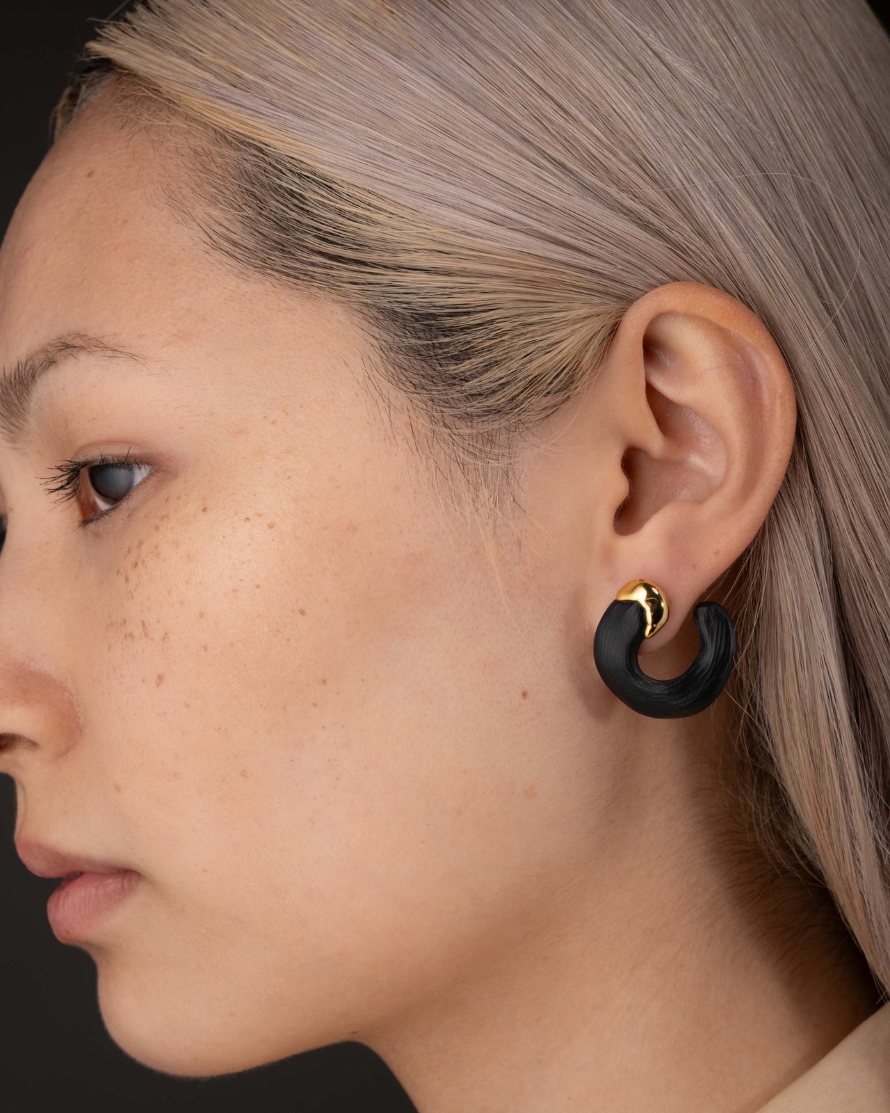 Lucite Small Molten Front Facing Hoop Earring - Black - Photo 2