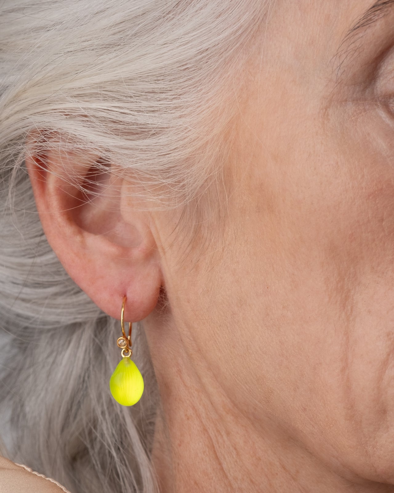 Lucite Teardrop Earring- Neon Yellow - Photo 2
