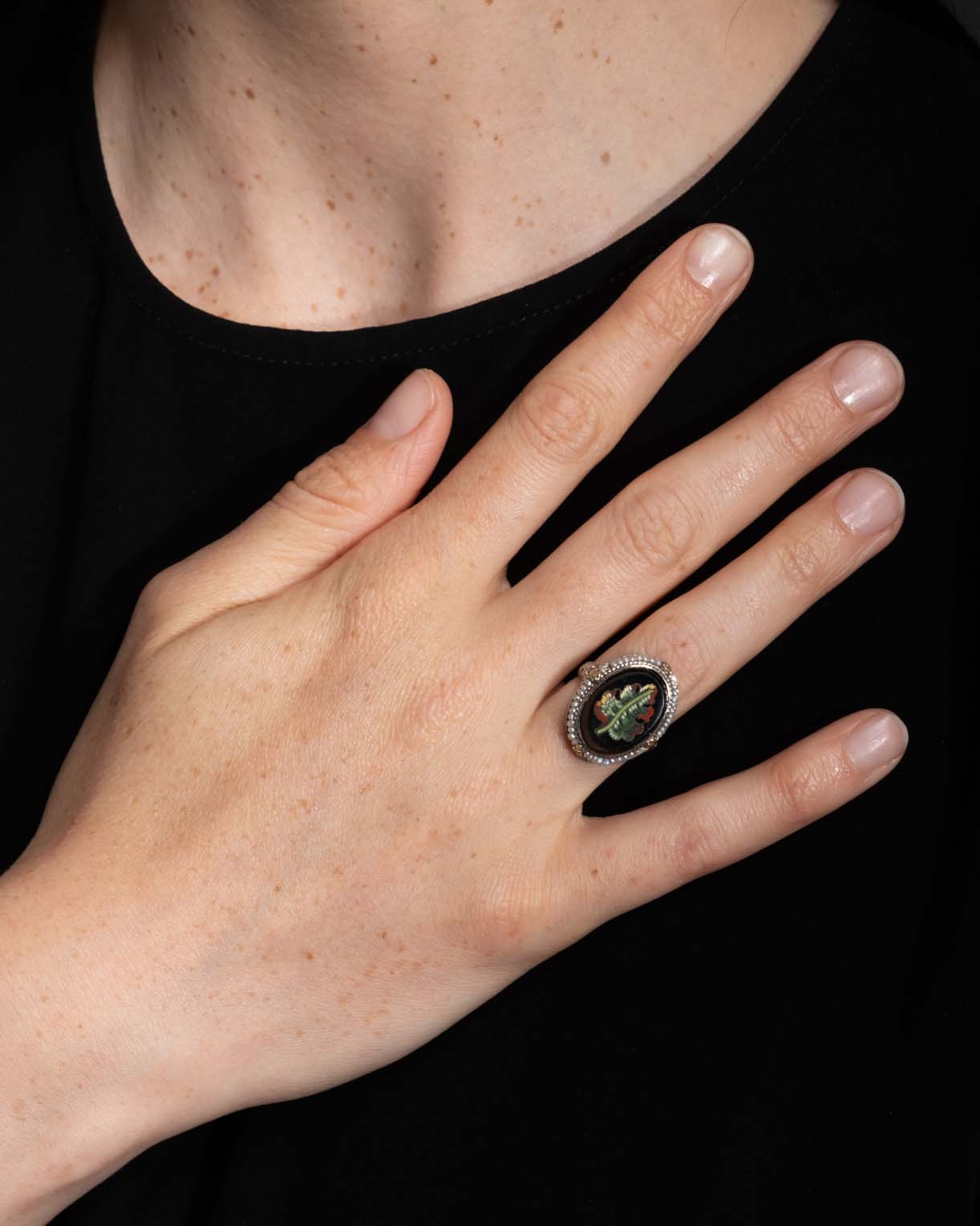 Antique 1920s 14k Gold Micro Mosaic Italian Leaf Ring - Photo 2