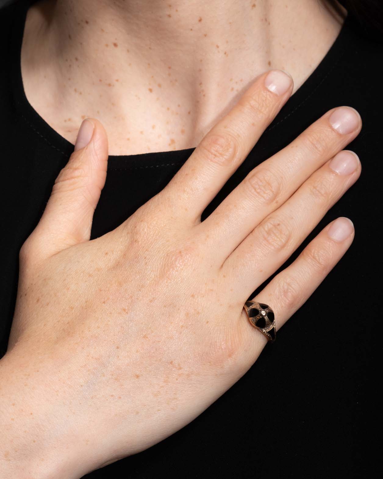 Antique 1800s 14k Gold Celtic Onyx Ring - Photo 2