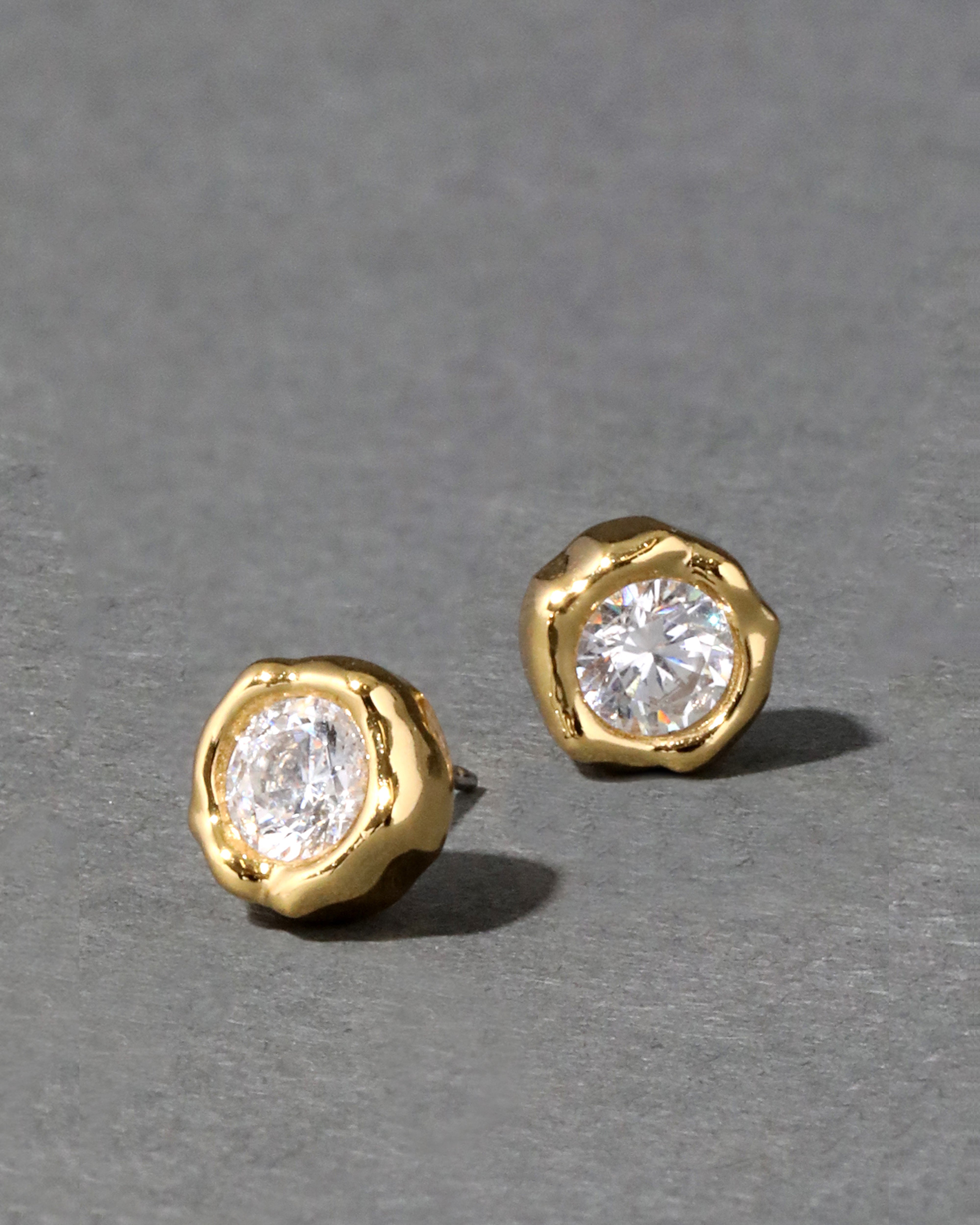 Asterales Molten Bezel Stud Earring