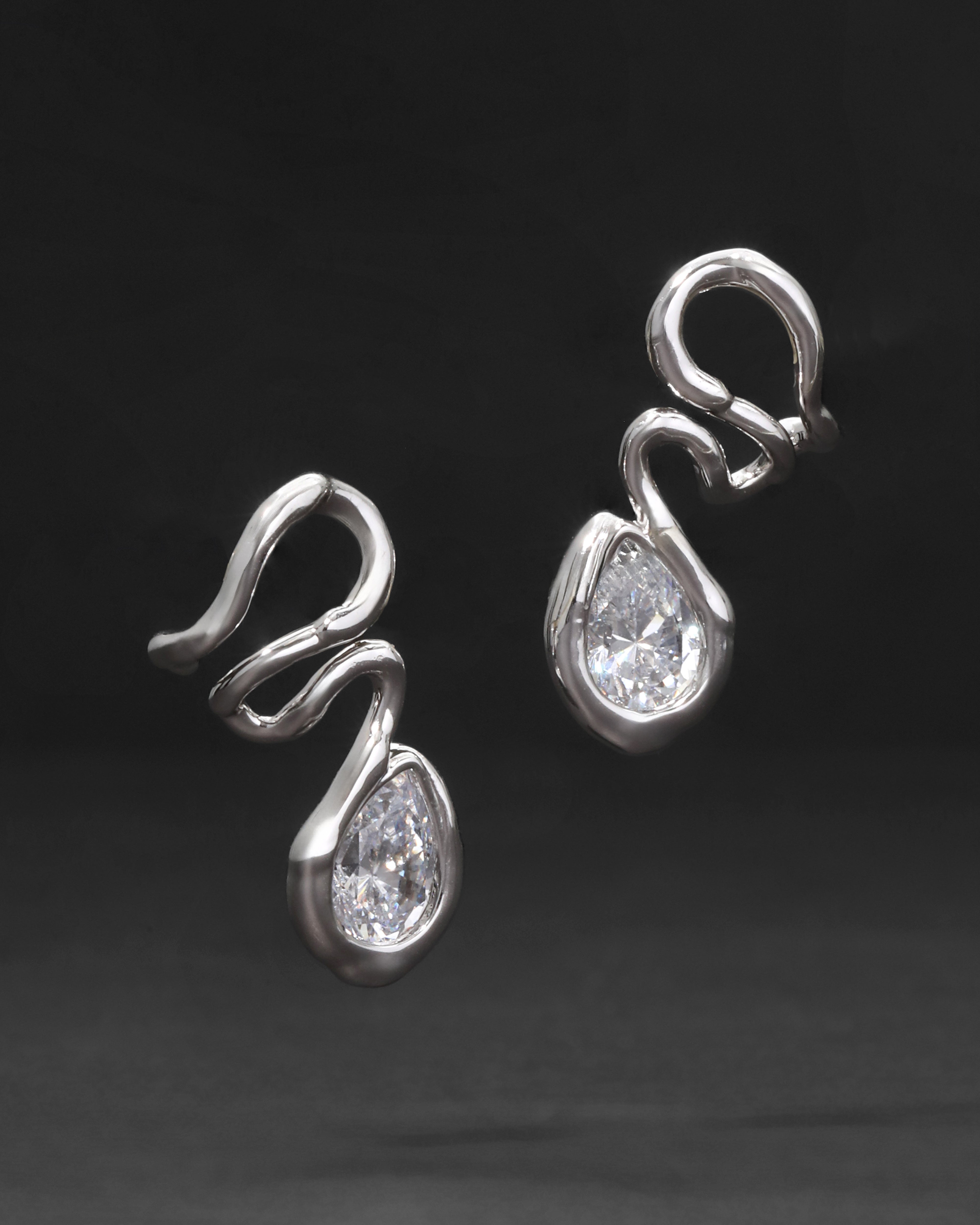 Asterales Floating Vine Post Earring