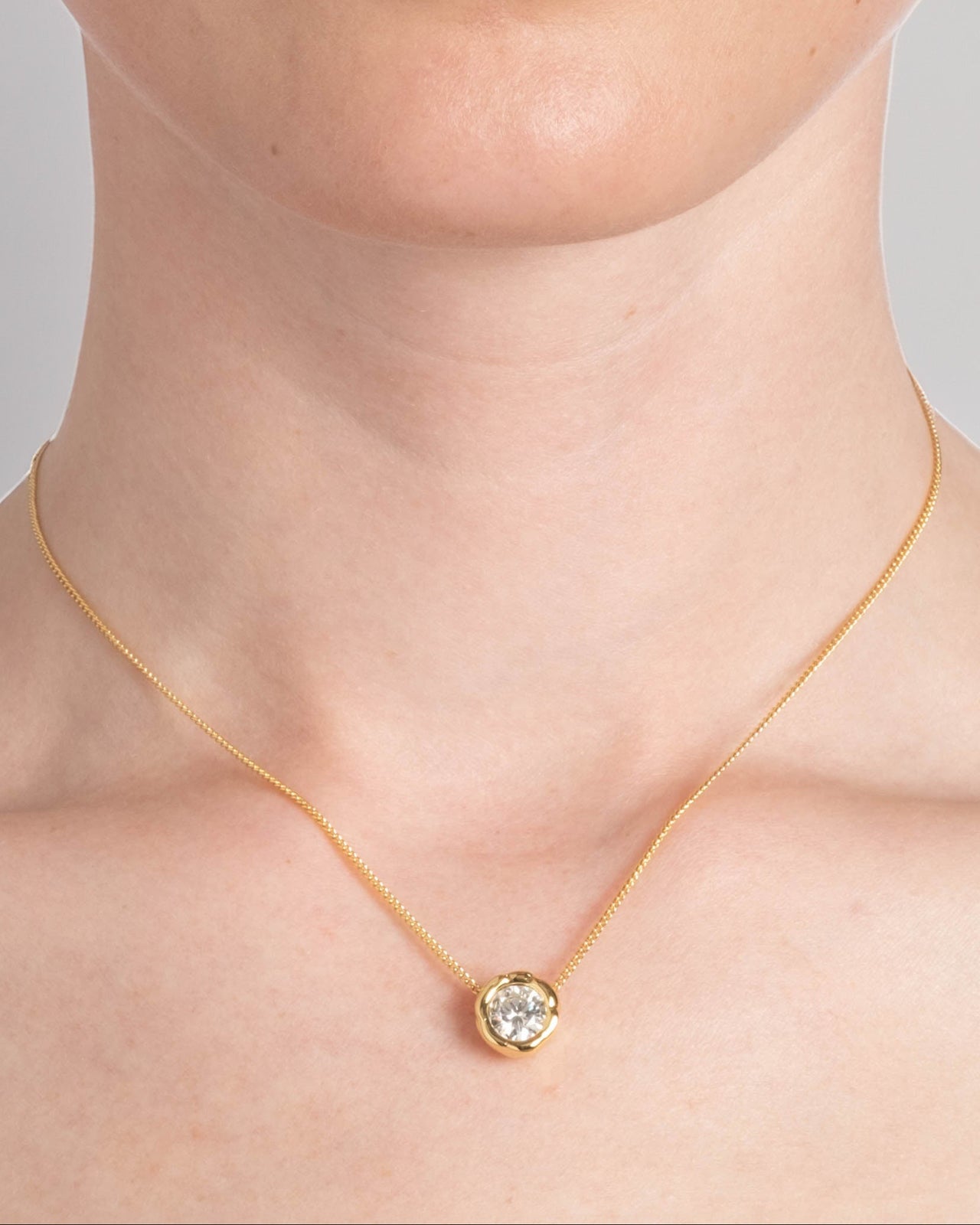 Asterales Gold Solitaire Necklace - Photo 2