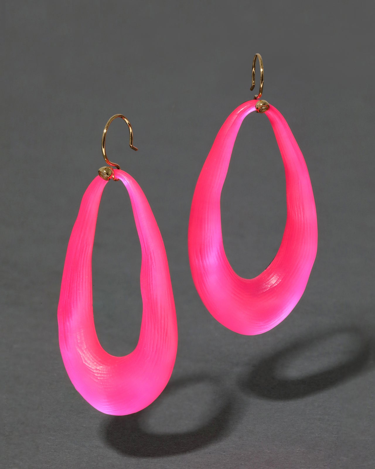 Lucite Link Wire Earring- Neon Pink - Photo 2