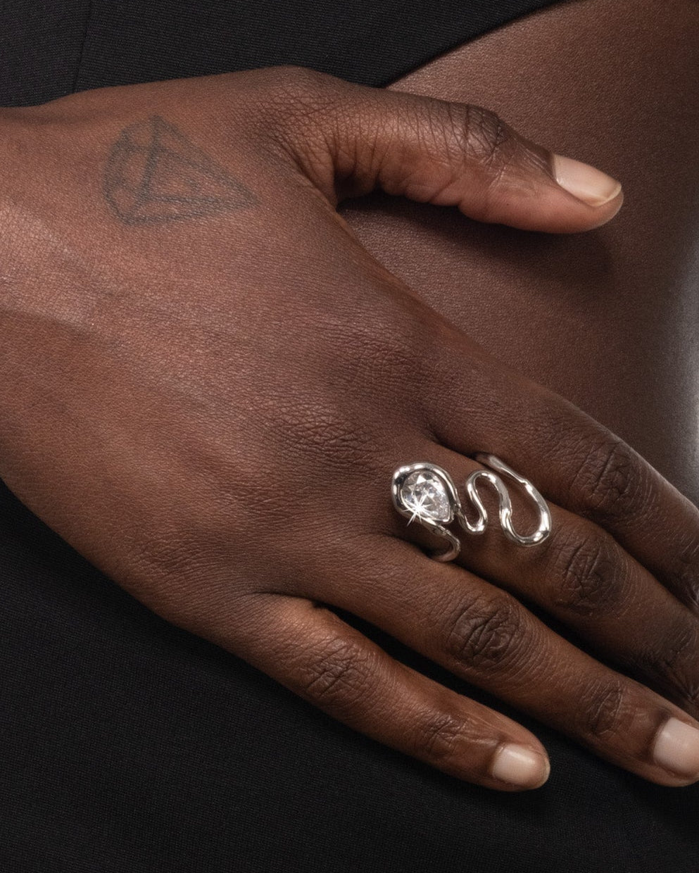 Asterales Silver Floating Vine Ring - Photo 2