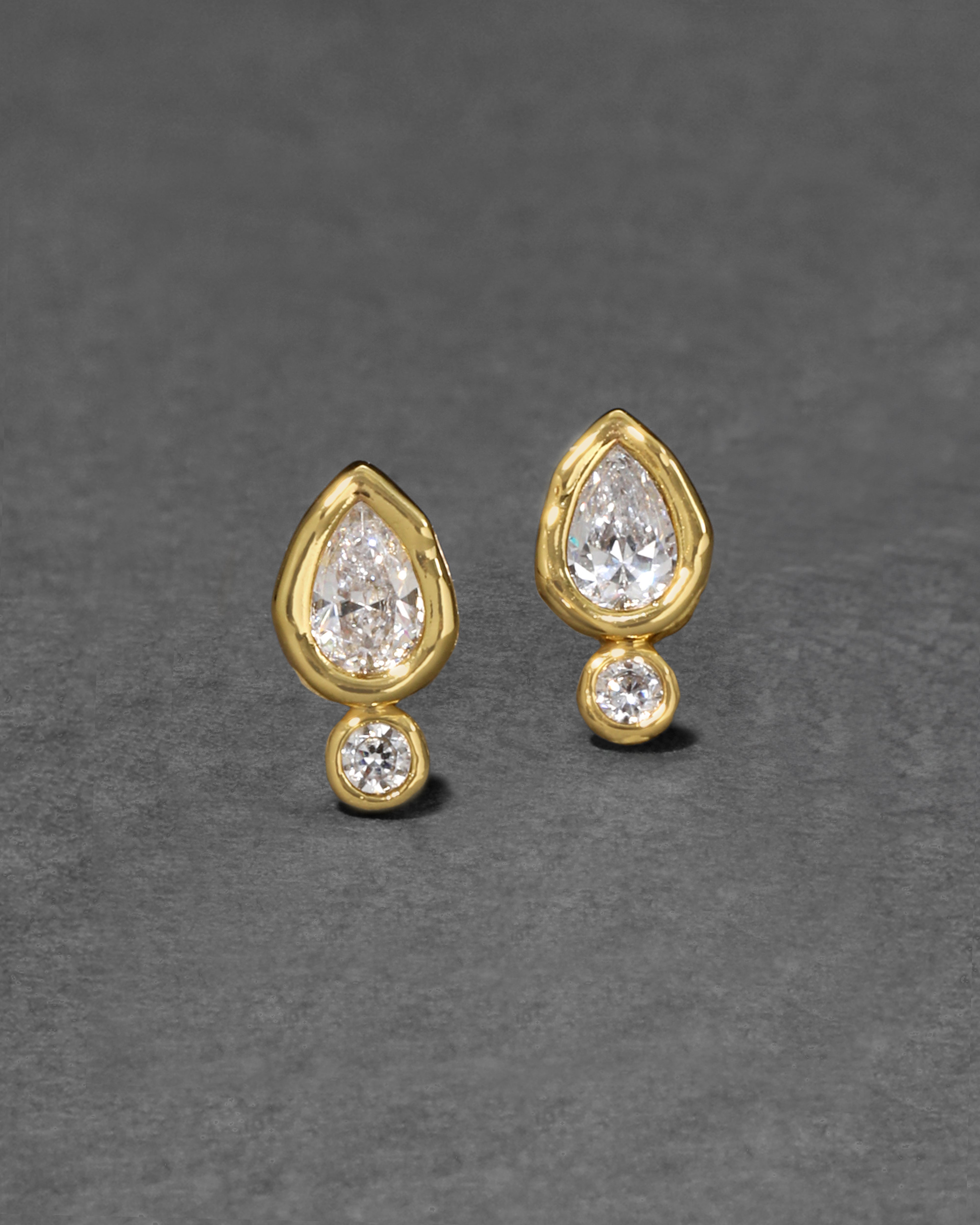 Asterales Gold Petite Teardrop Stud Earring