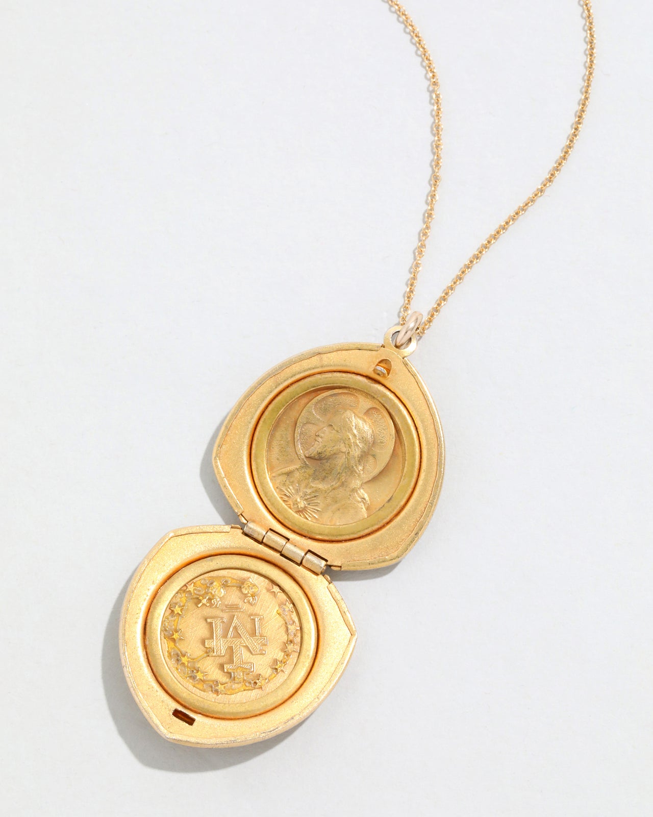 Antique 1800s Victorian 14k Gold Fill Leaf Pattern Locket Necklace - Photo 2