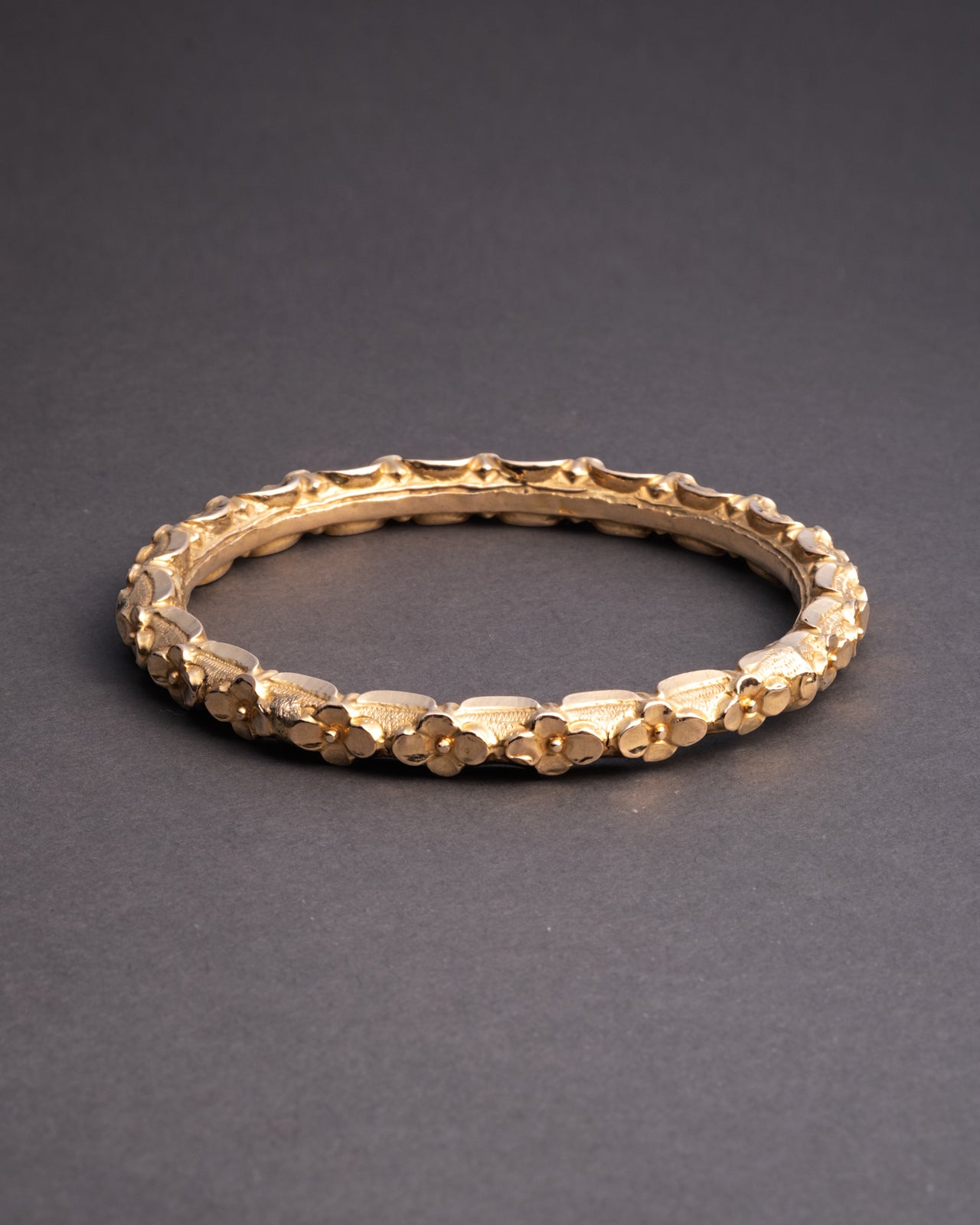 Vintage 14k Gold Handmade Daisy Chain Bangle - Photo 2