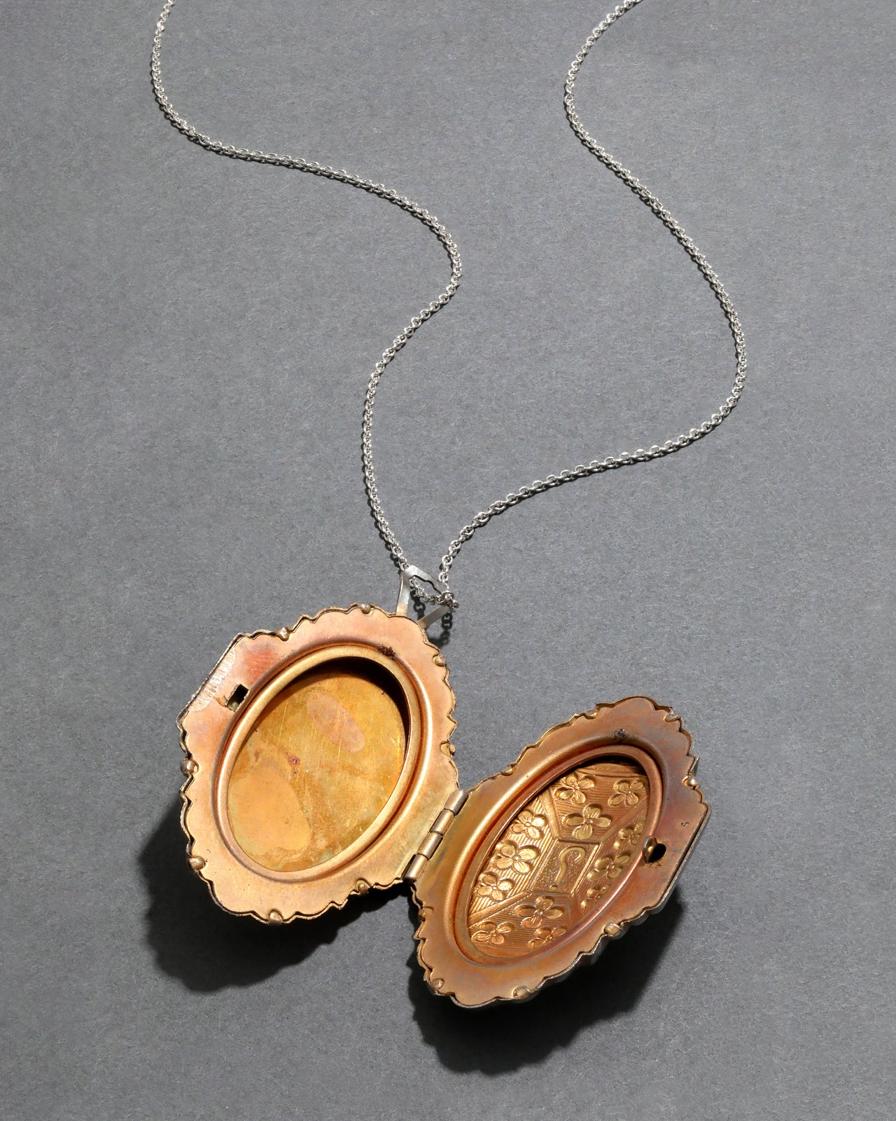 Vintage 1930s Two Tone Question Mark Locket - Photo 2