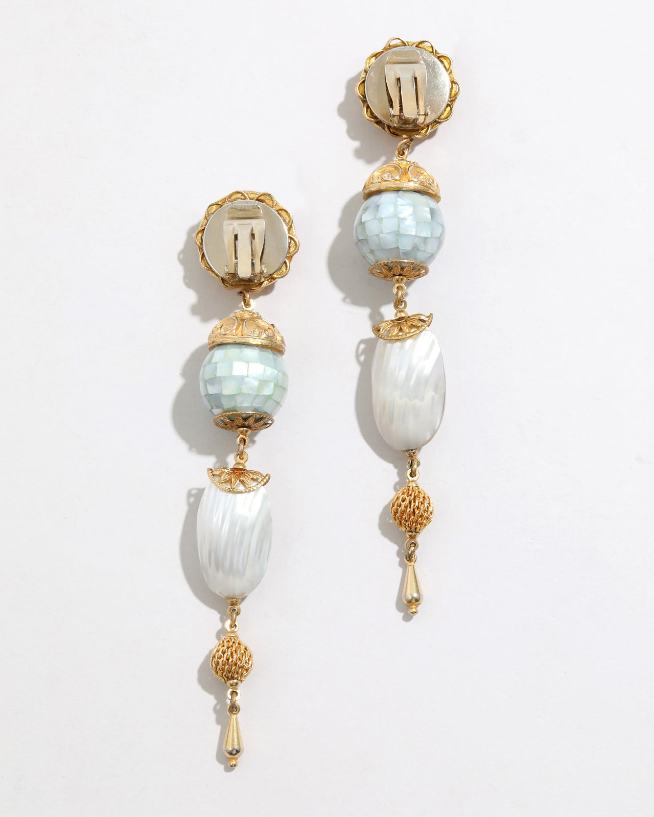 Vintage 1980s Mother Of Pearl Shoulder Duster Clip Earrings - Photo 2