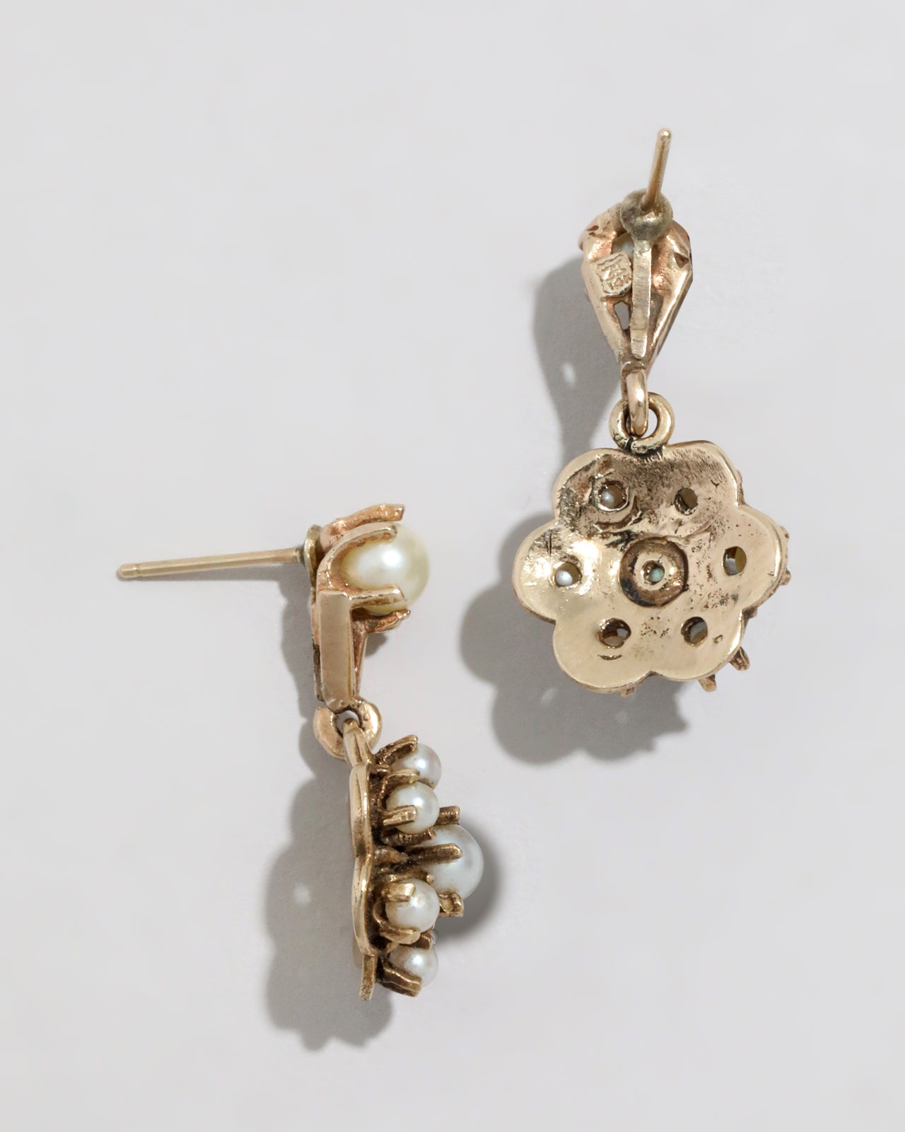 Vintage 1960s 14k Gold Floral Pearl Earrings - Photo 2