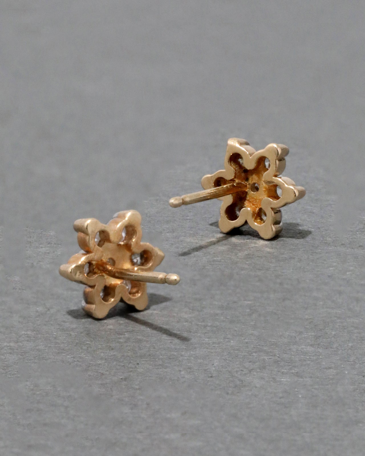 Vintage 1960s 14k Gold Diamond Flower Stud Earrings - Photo 2