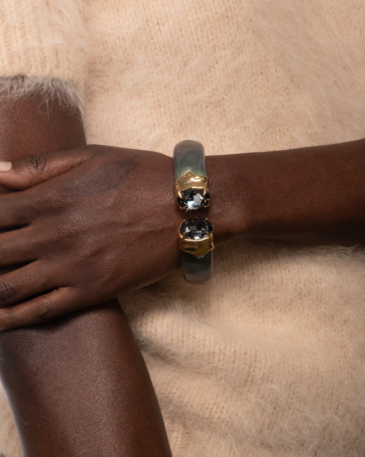 Bonbon Crystal Lucite Hinge Bracelet- Scarab Green - Photo 2