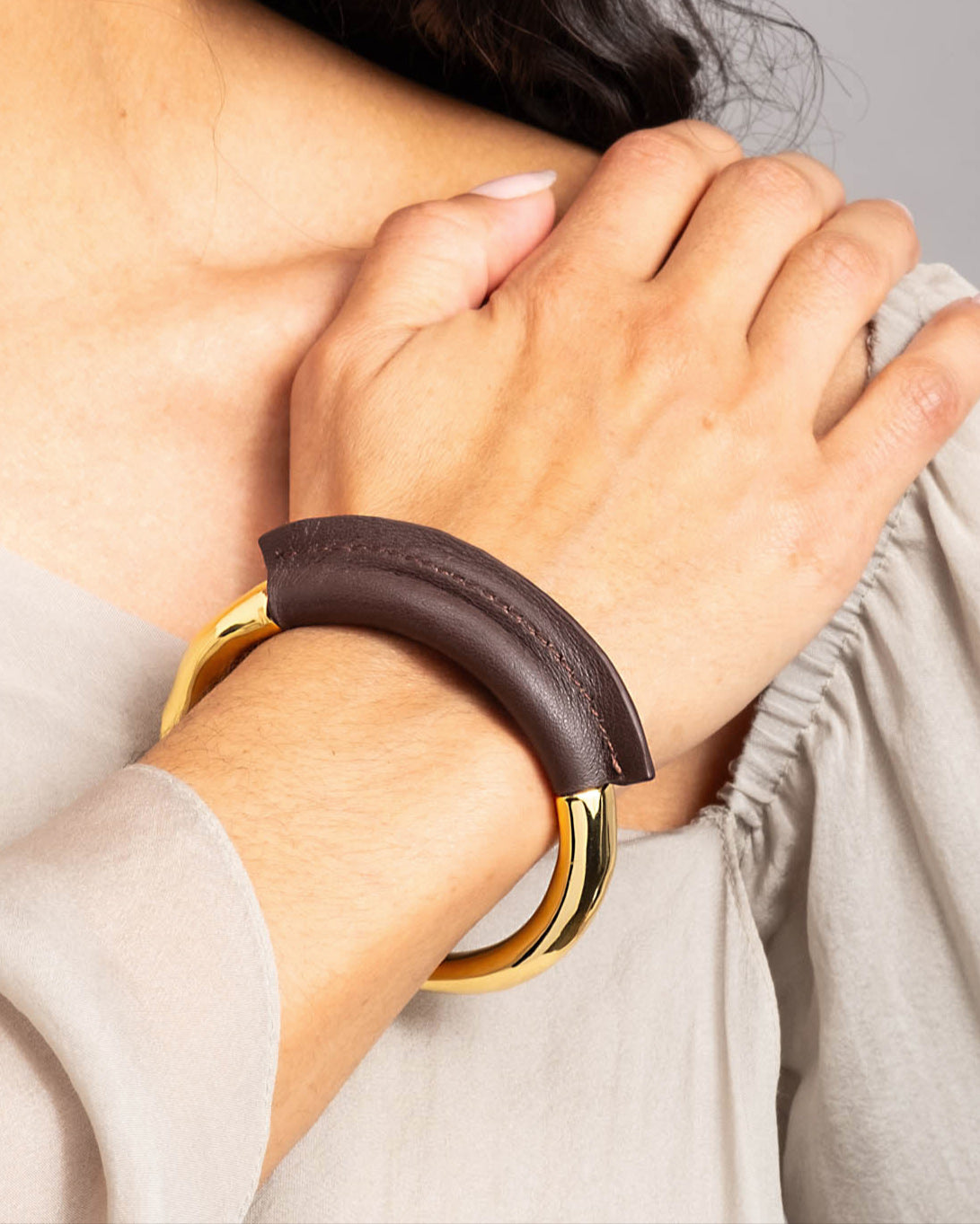 Brut Cuero Hinge Cuff Bracelet - Photo 2