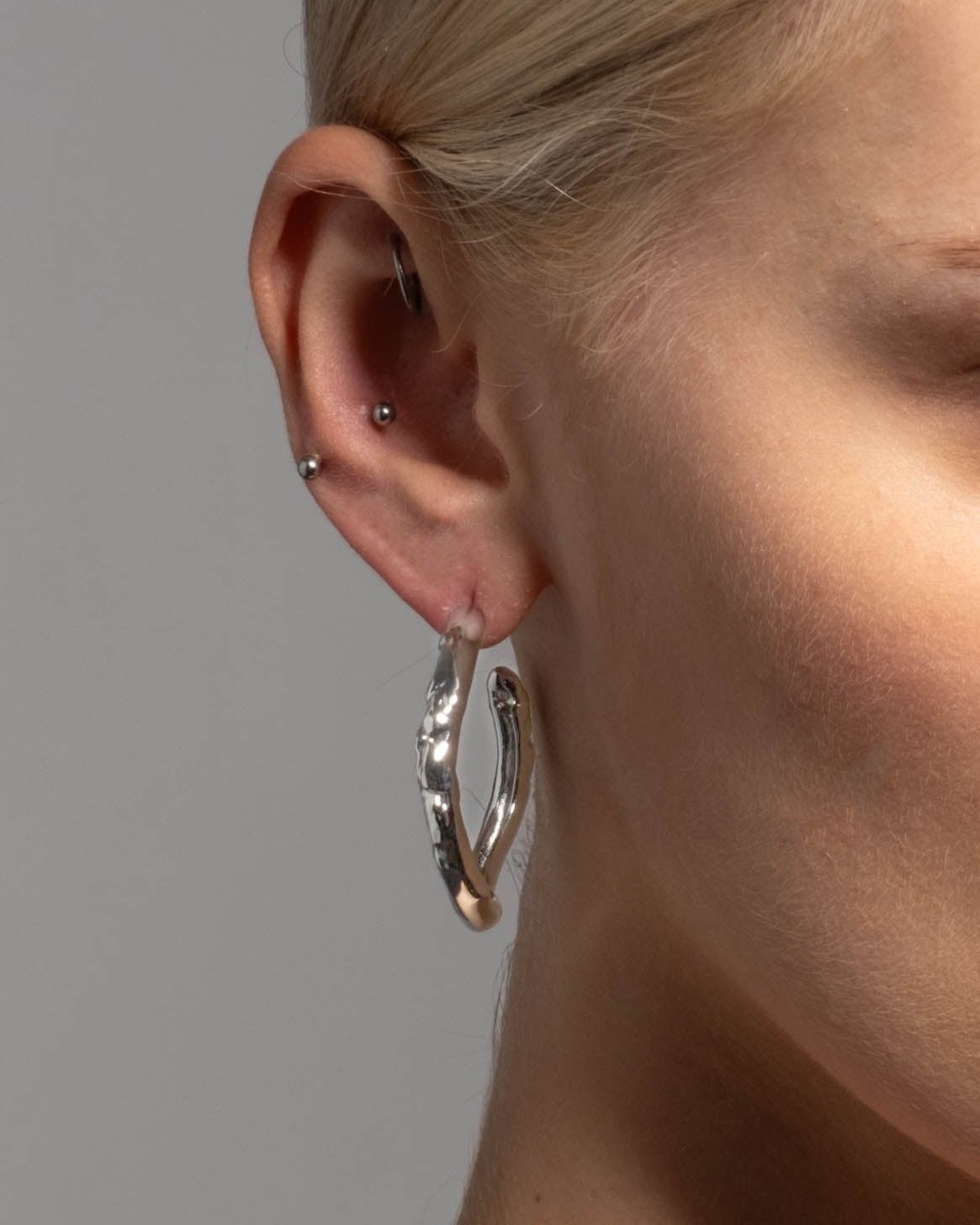 Brut Silver Tube Hoop Earring - Photo 2