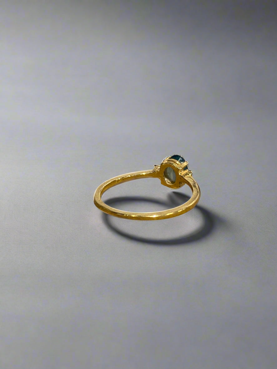 Vintage 1980s 14k Gold with Blue Aquamarine & Side Diamond on Delicate Band Ring - Photo 2