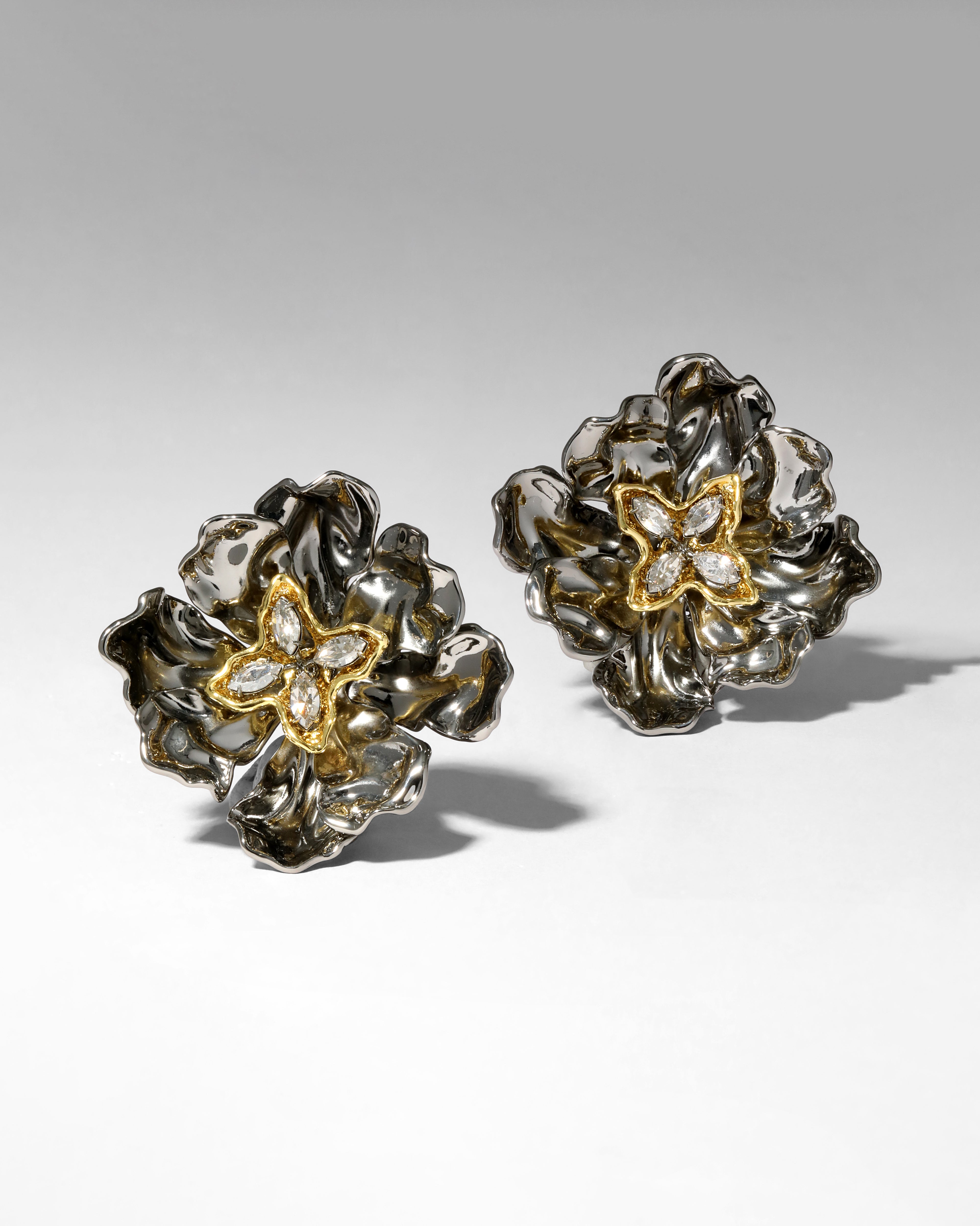 Jardin Noir Clip Earring