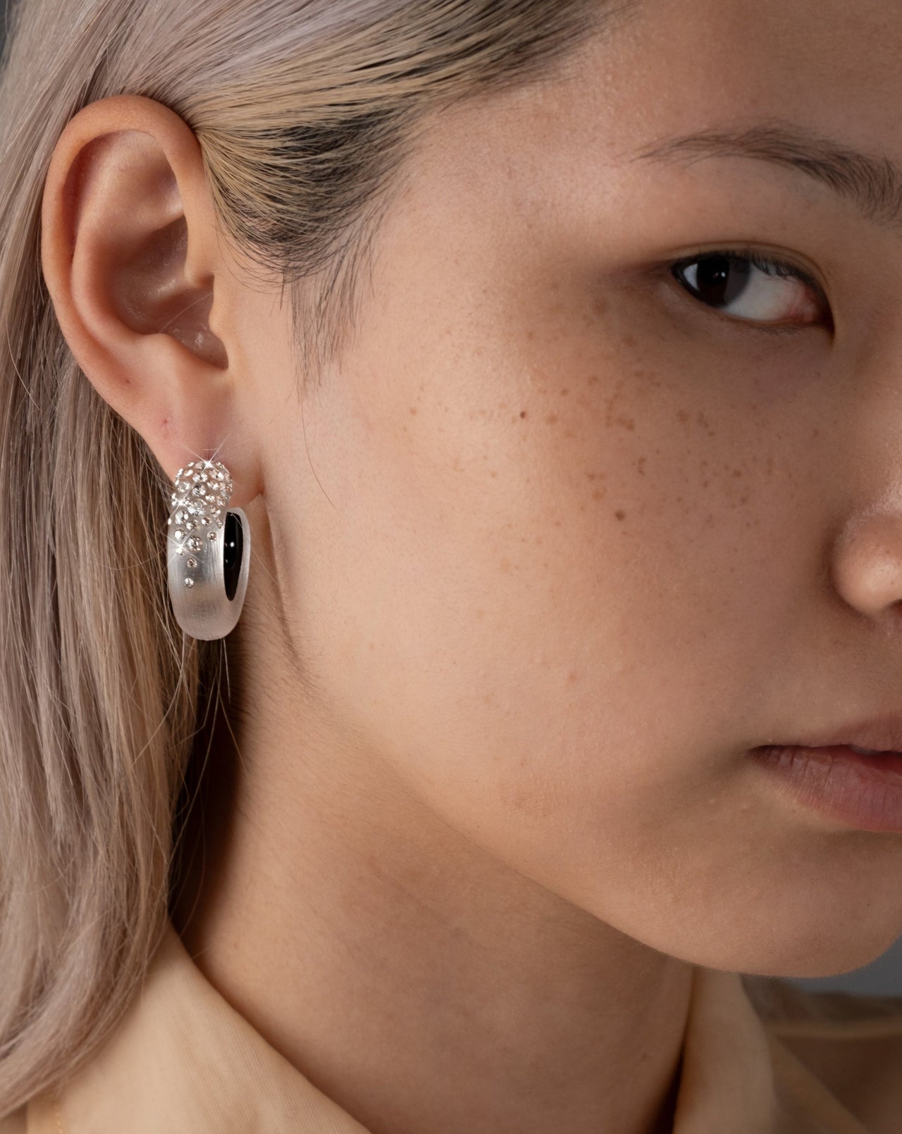 Lucite Crystal Hoop Earring- Pewter - Photo 2