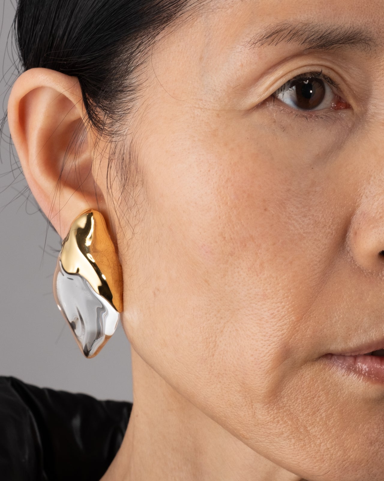 Lucite Molten Clip On Earring - Clear - Photo 2