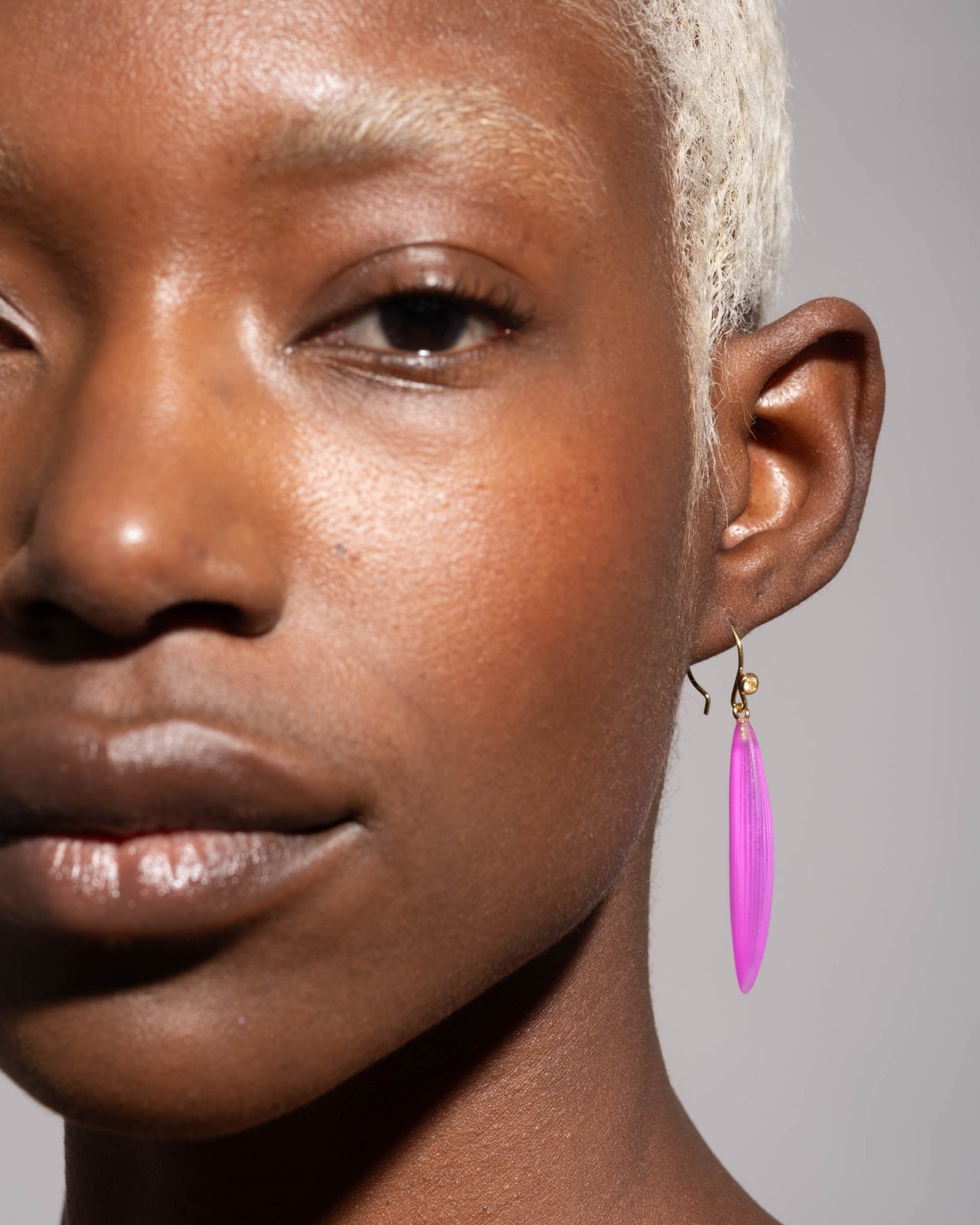 Lucite Sliver Wire Earring- Azalea - Photo 2