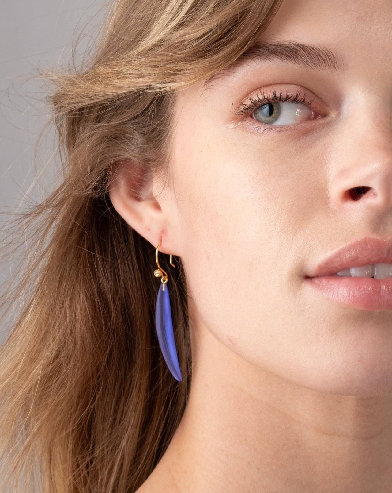 Lucite Sliver Wire Earring- Electric Violet - Photo 2