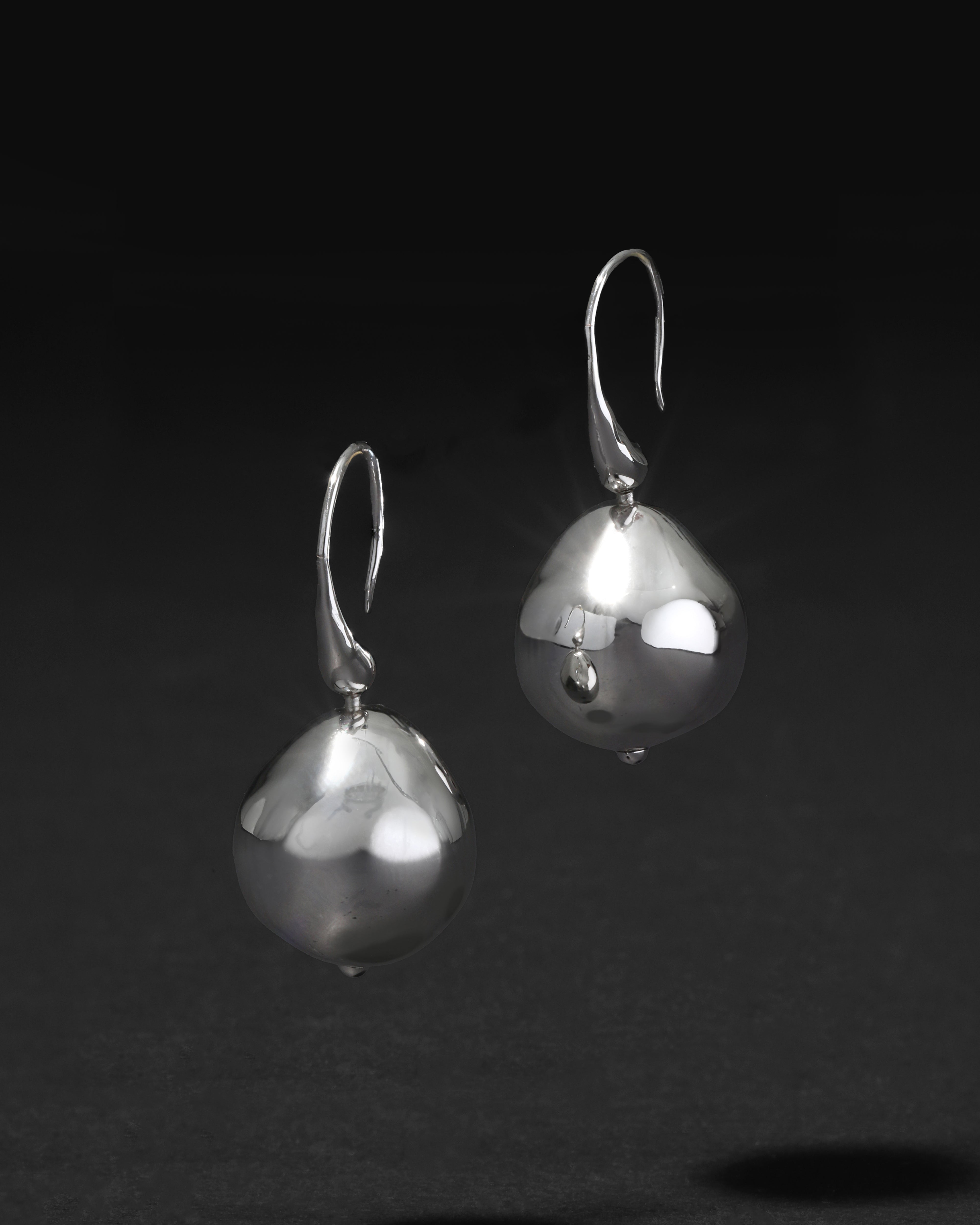 Molten Ball Wire Earring