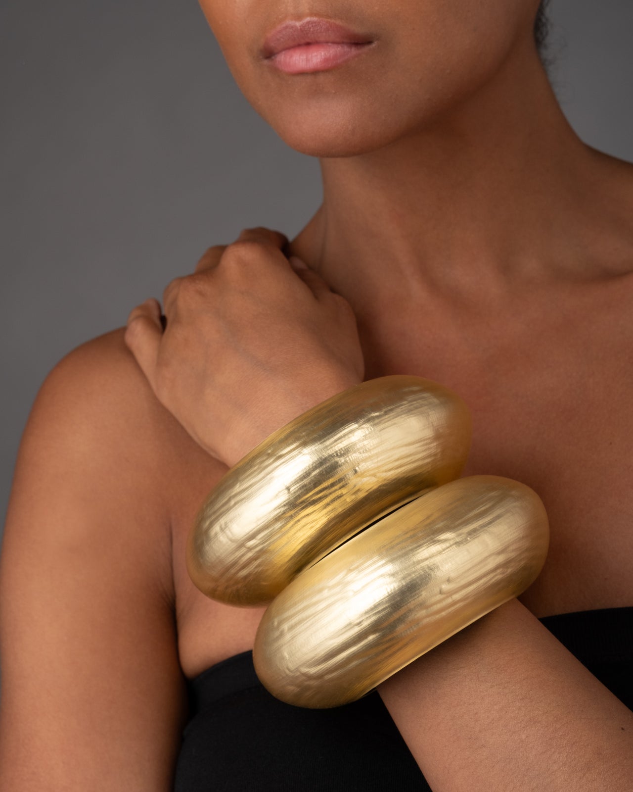 Puffy Lucite Bangle Bracelet- Gold - Photo 2