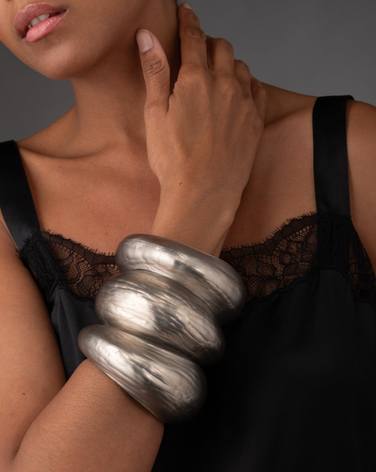 Puffy Lucite Bangle Bracelet- Chocolate - Photo 2