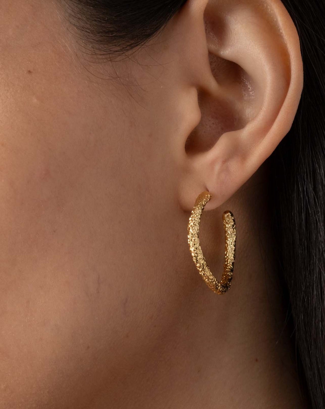 Small Textured Hoop Earring - Photo 2