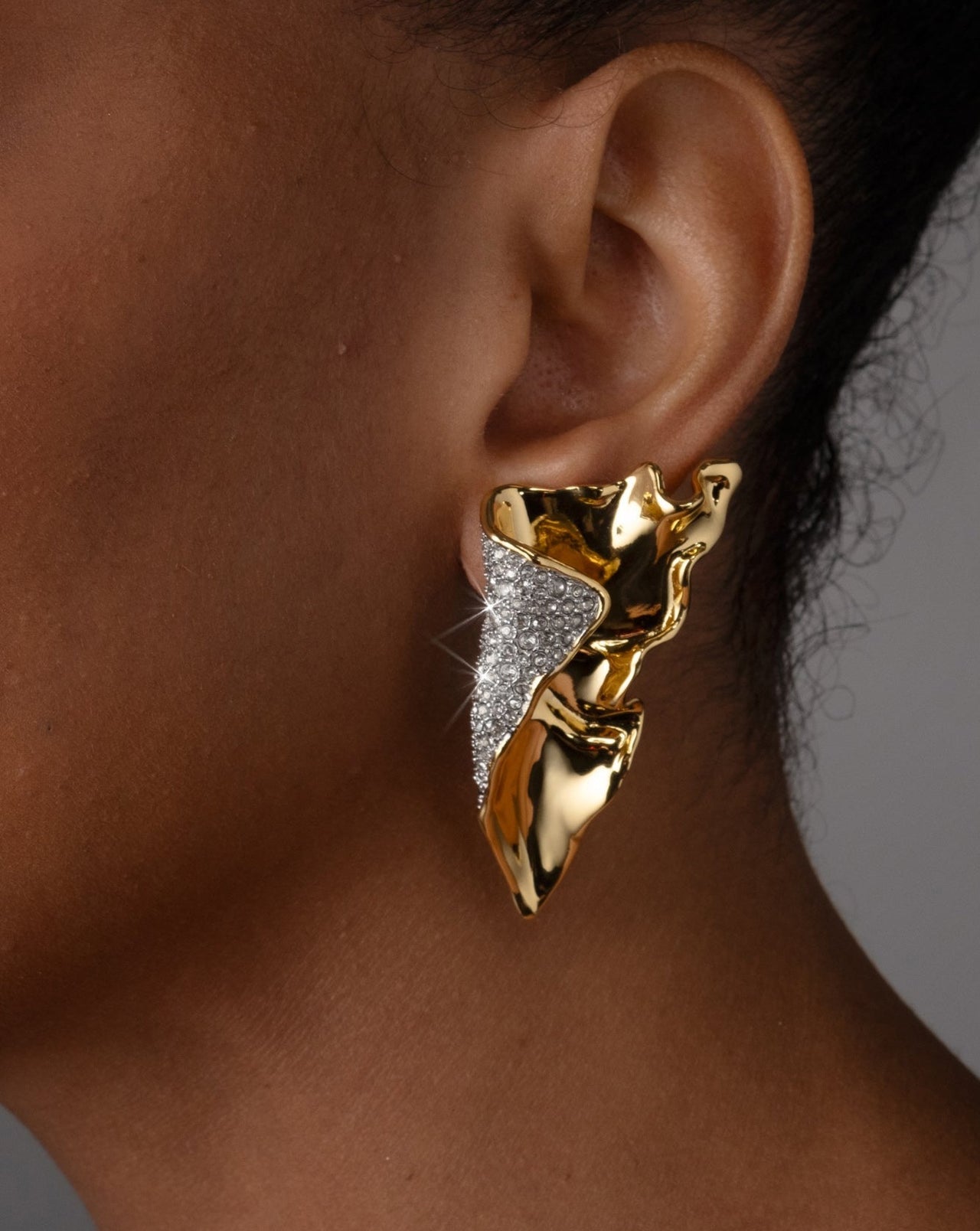 Solanales Gold Crystal Folded Earring - Photo 2
