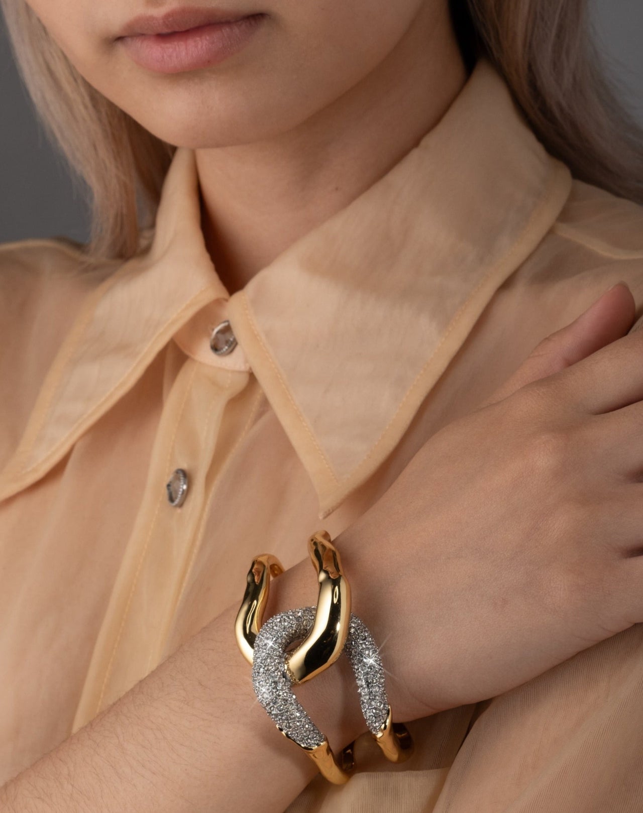 Solanales Gold Crystal Interlocked Cuff Bracelet - Photo 2