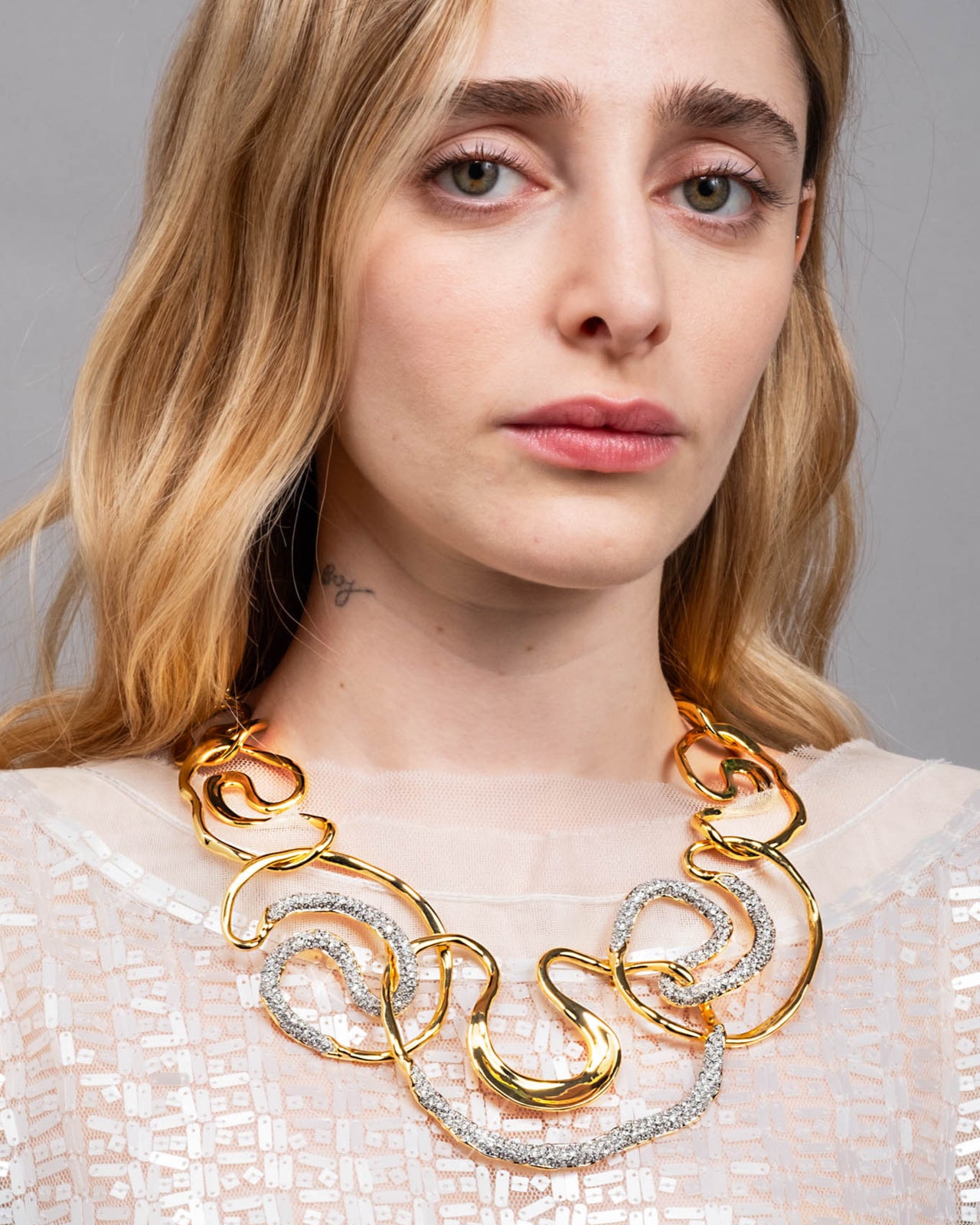 Solanales Gold Crystal Intertwined Necklace - Photo 2