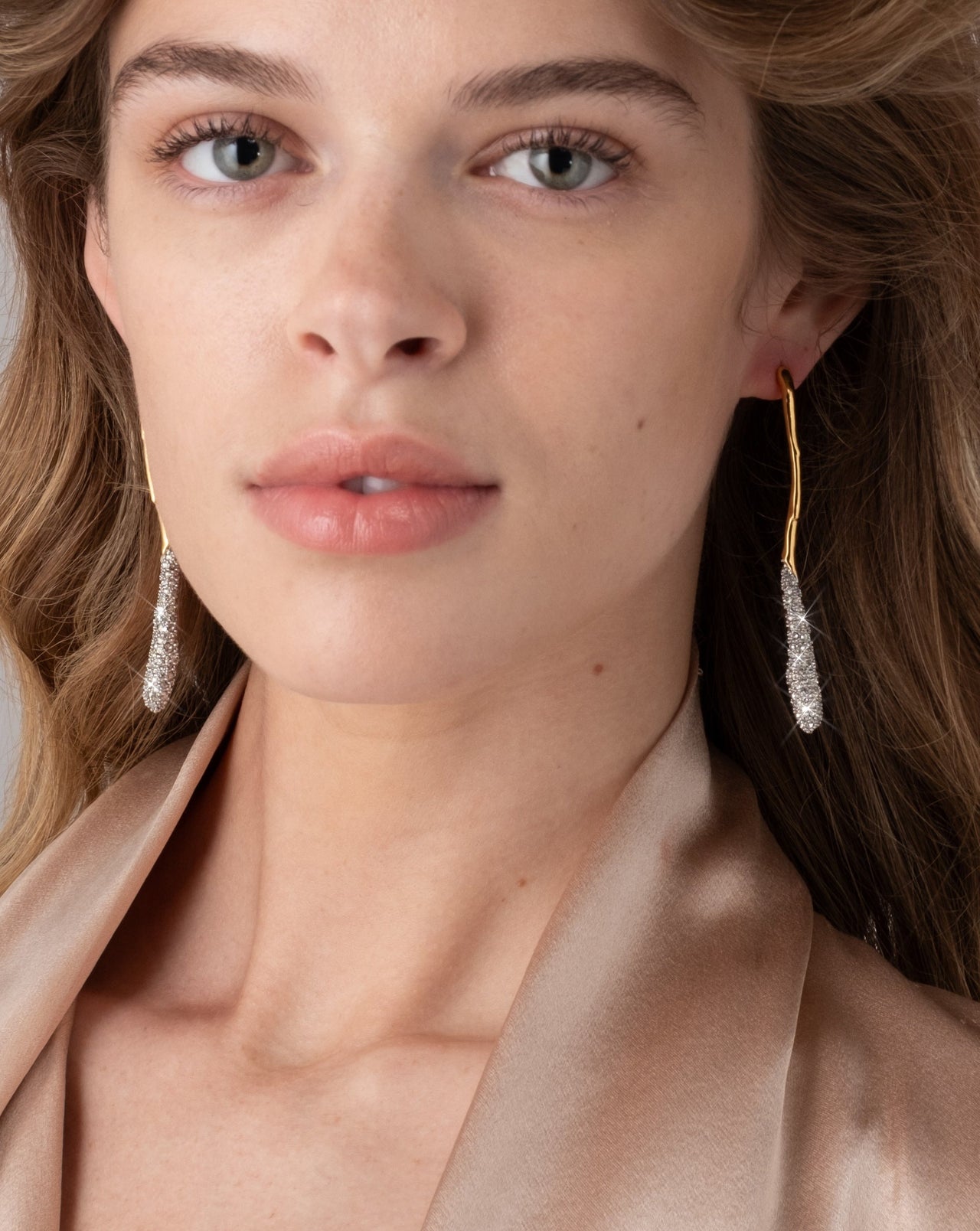 Solanales Gold Linear Earring - Photo 2