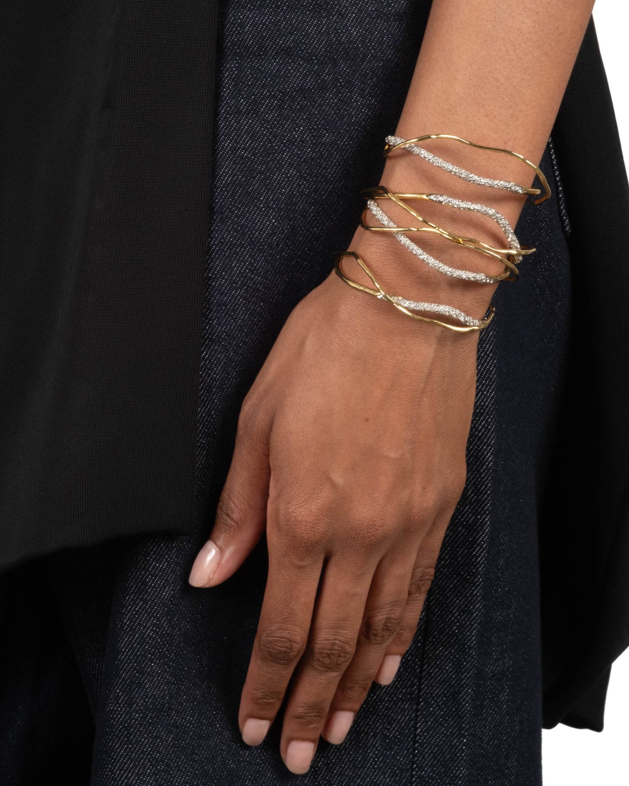 Solanales Gold Crystal Intertwined Cuff Bracelet - Photo 2