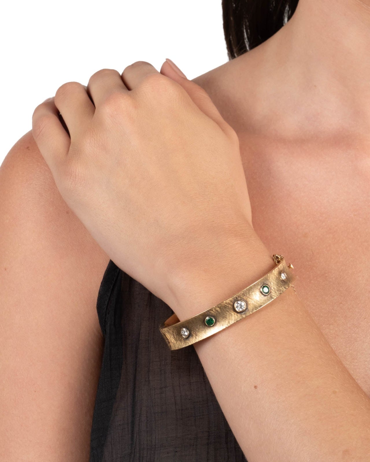 Vintage 1960s 14k Gold with Hand Etched Diamond & Emerald Hinge Bangle Bracelet - Photo 2