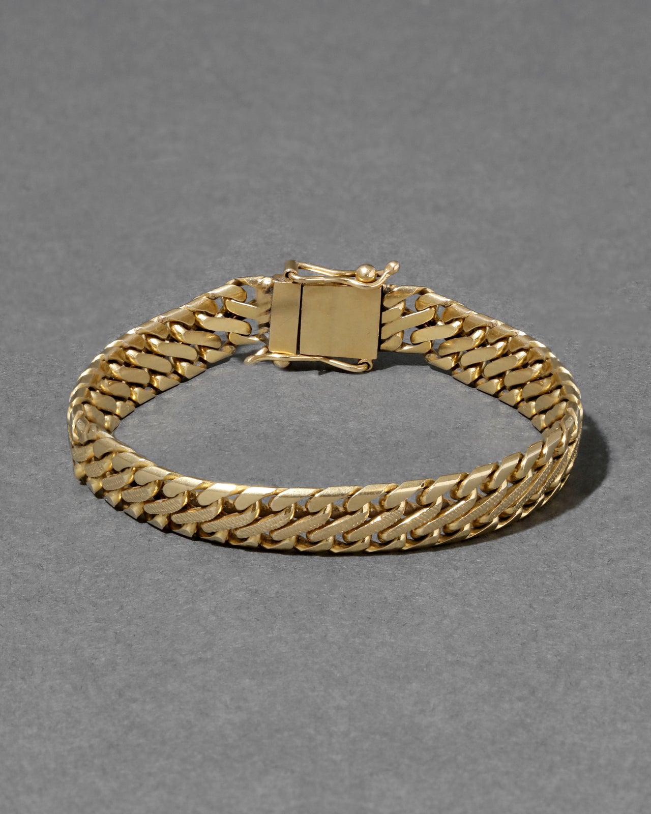 Vintage 1980s 18k Gold Etched Heavyweight Link Bracelet with Box & Tongue Closure - Photo 2