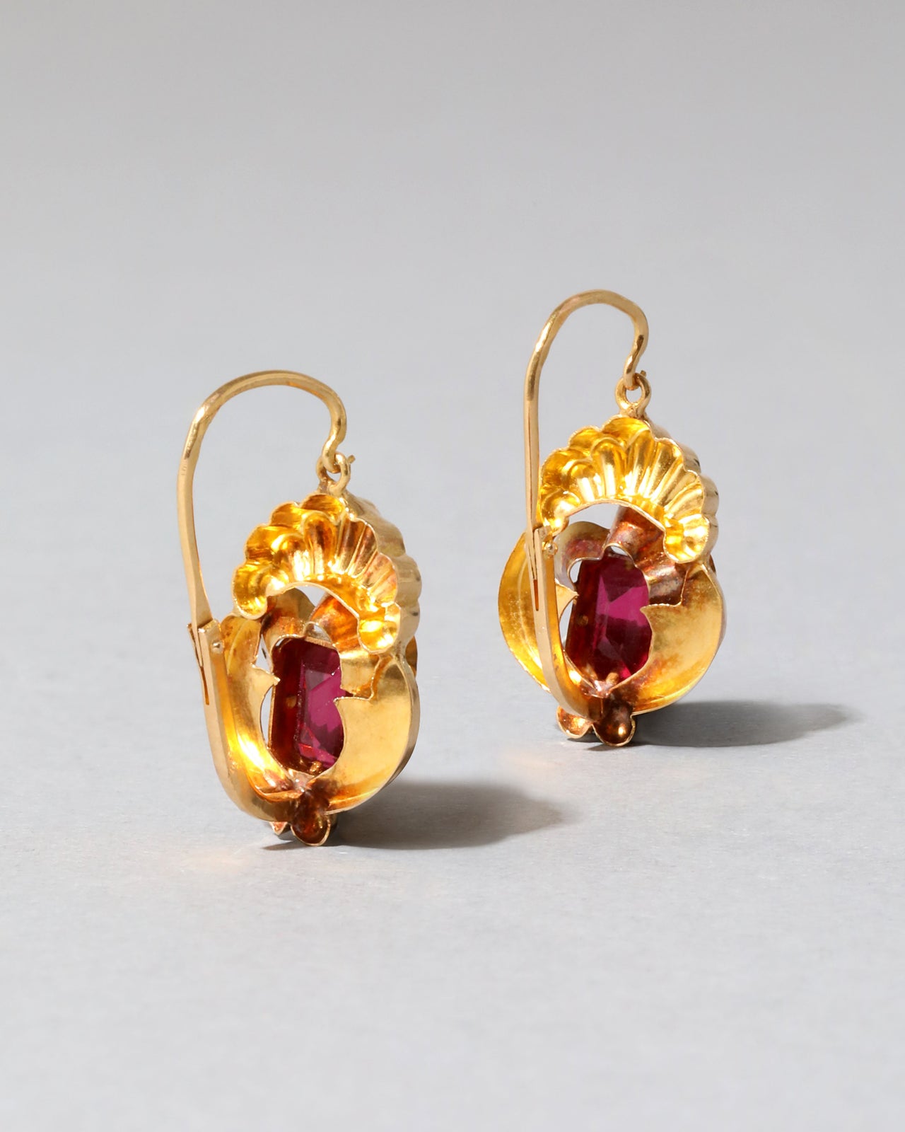 Vintage 19k Gold & Garnet Earring - Photo 2