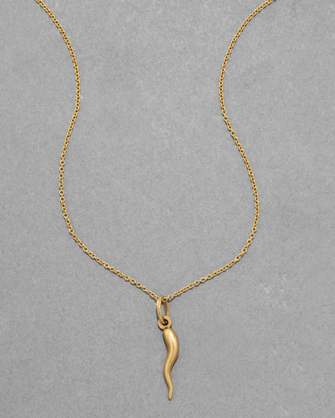 Vintage 1980s 18k Gold Italian Small Horn Pendant Necklace